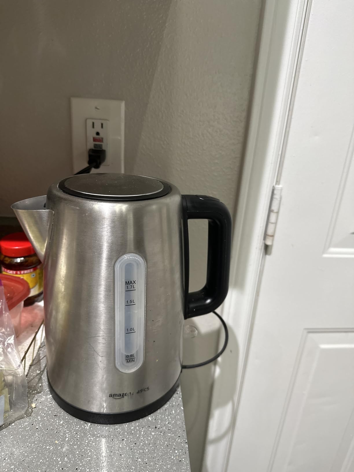 Amazon Basics Electric Kettle with Glass Carafe for Tea and Coffee, BPA-Free, Fast Boiling, Auto Shut-Off, 1.8 Quarts, 1500W, Black and Silver Customer Review Amazon Basics Electric Kettle with Glass Carafe for Tea and Coffee, BPA-Free, Fast Boiling, Auto Shut-Off, 1.8 Quarts, 1500W, Black and Silver - Customer Photo 1