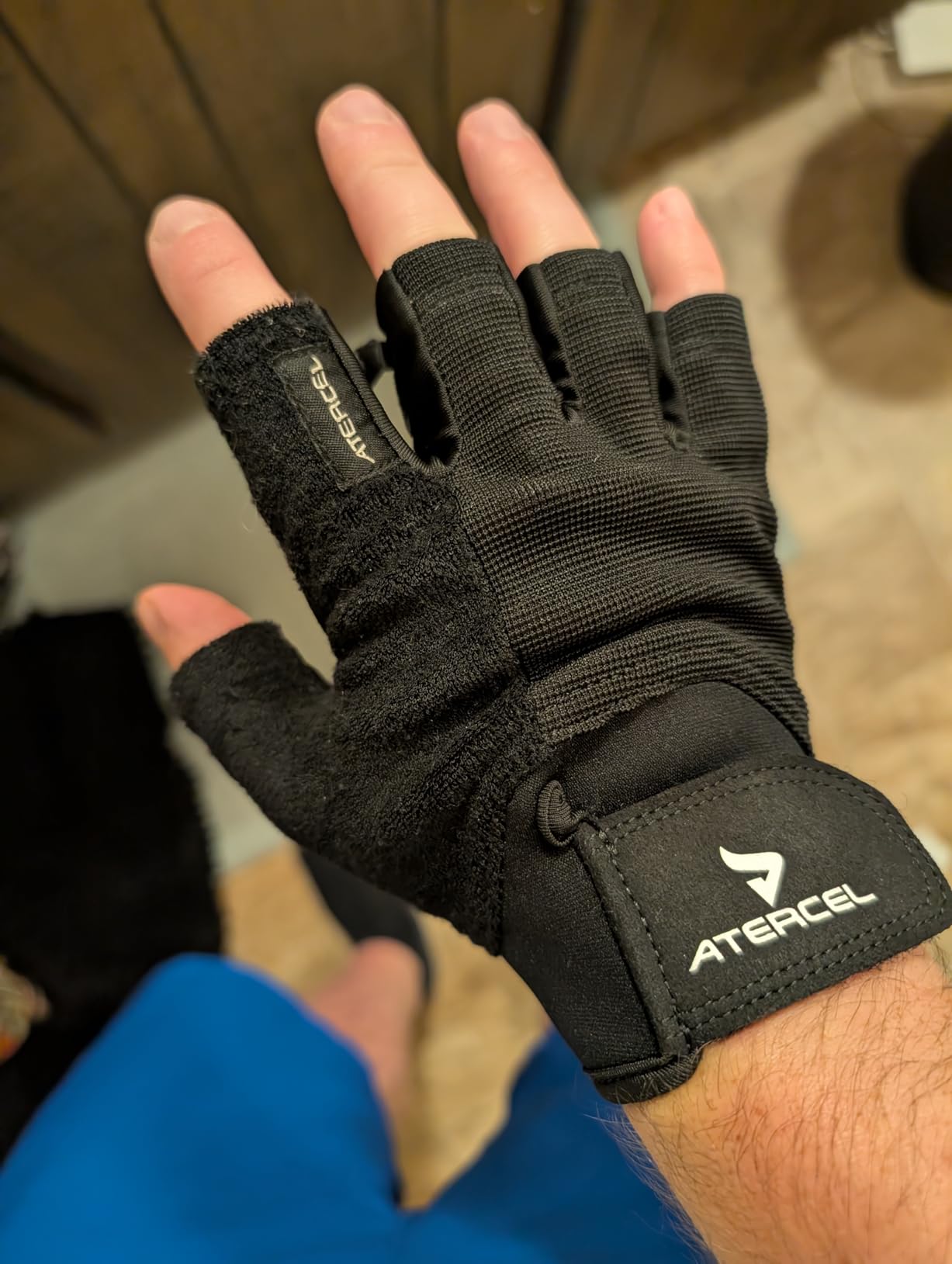 ATERCEL Workout Gloves for Men and Women, Exercise Gloves for Weight Lifting, Cycling, Gym, Training, Breathable and Snug fit Customer Review ATERCEL Workout Gloves for Men and Women, Exercise Gloves for Weight Lifting, Cycling, Gym, Training, Breathable and Snug fit - Customer Photo 1