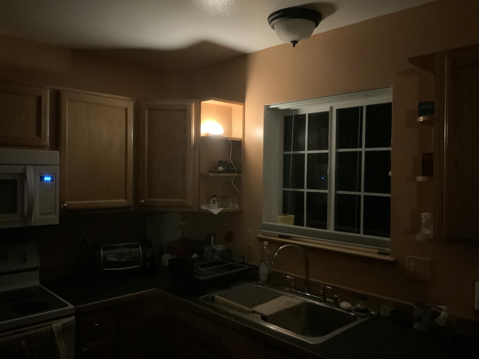 Echo Glow - Multicolor smart lamp, Works with Alexa Customer Review Echo Glow - Multicolor smart lamp, Works with Alexa - Customer Photo 2