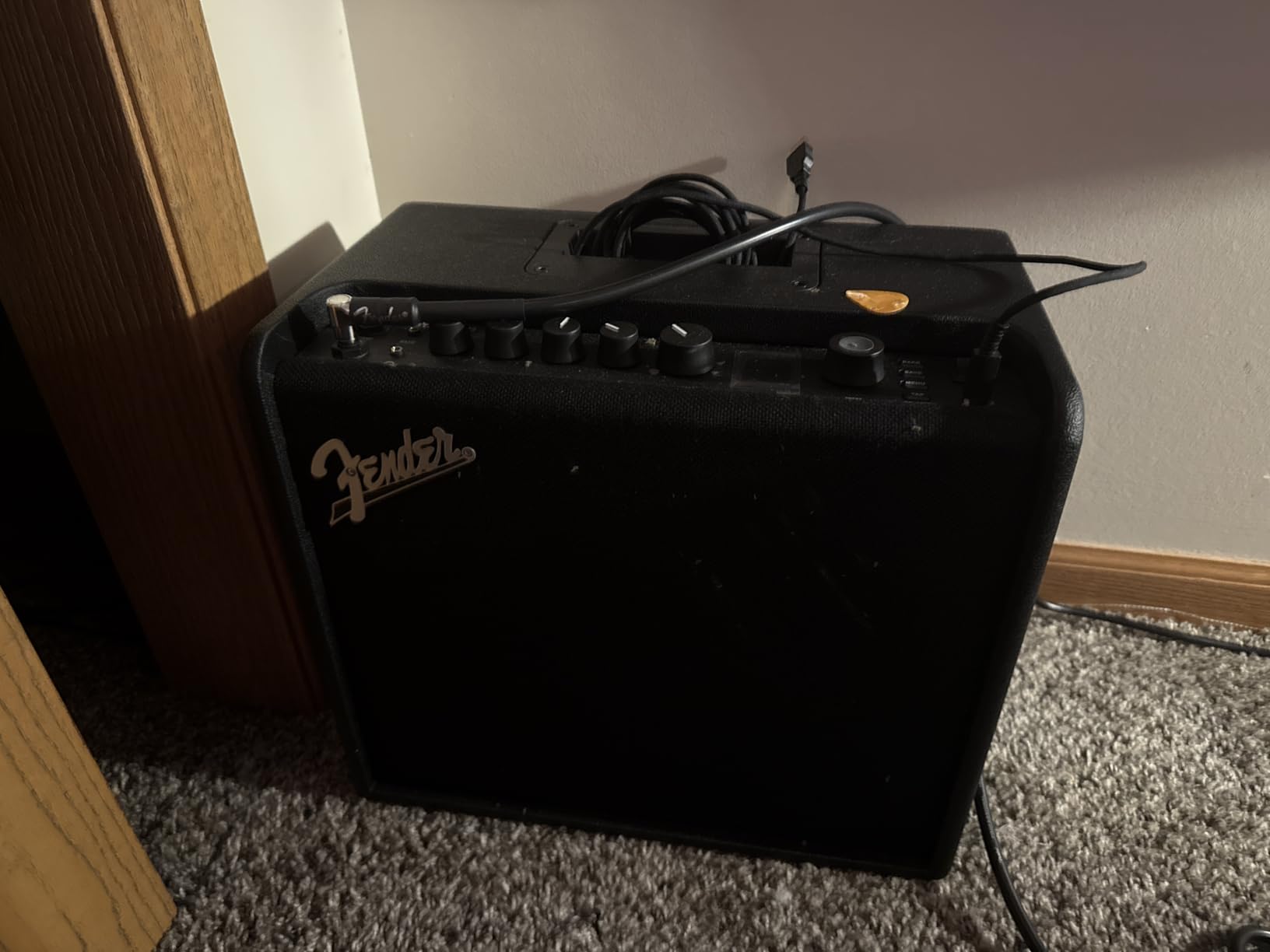 Fender Mustang LT25 Guitar Amp, 25-Watt Combo Amp, with 2-Year Warranty, 30 Preset Effects with USB Audio Interface for Recording Customer Review Fender Mustang LT25 Guitar Amp, 25-Watt Combo Amp, with 2-Year Warranty, 30 Preset Effects with USB Audio Interface for Recording - Customer Photo 1