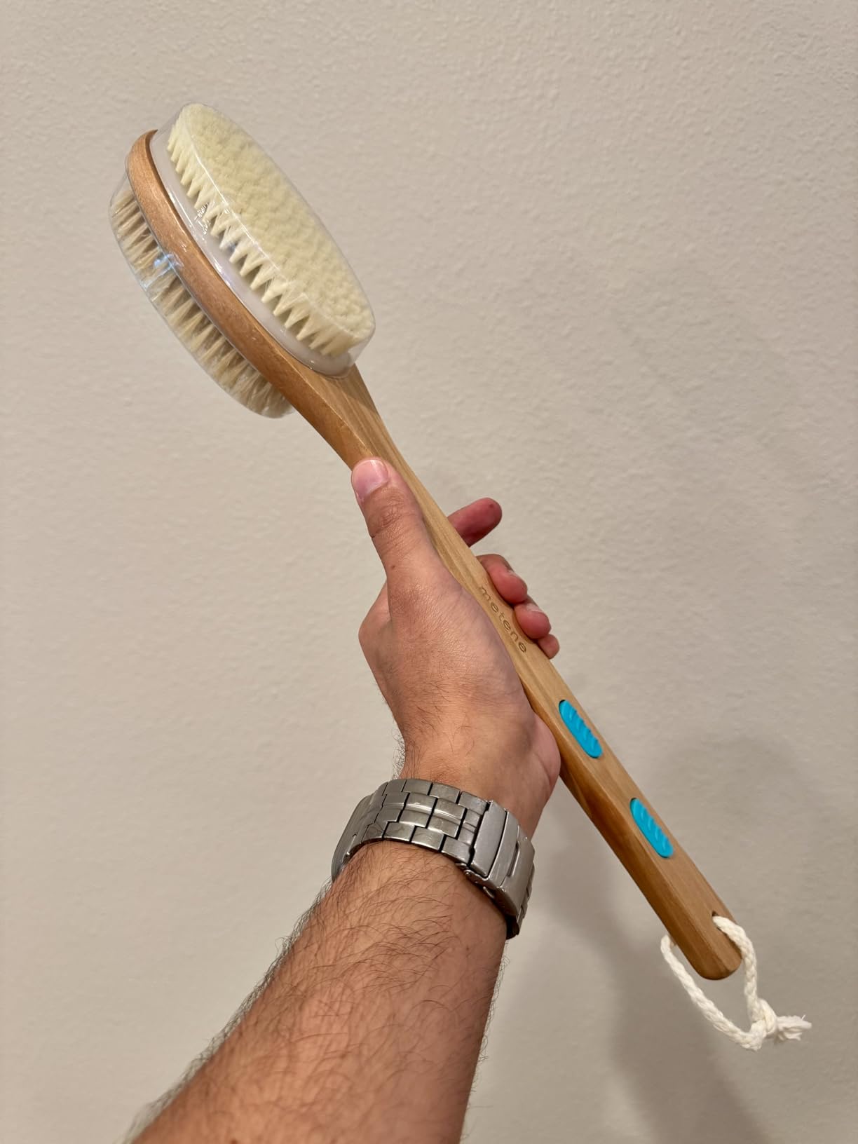 Metene Shower Brush with Soft and Stiff Bristles, Bath Dual-Sided Long Handle Back Scrubber Body Exfoliator for Wet or Dry Brushing Customer Review Metene Shower Brush with Soft and Stiff Bristles, Bath Dual-Sided Long Handle Back Scrubber Body Exfoliator for Wet or Dry Brushing - Customer Photo 1