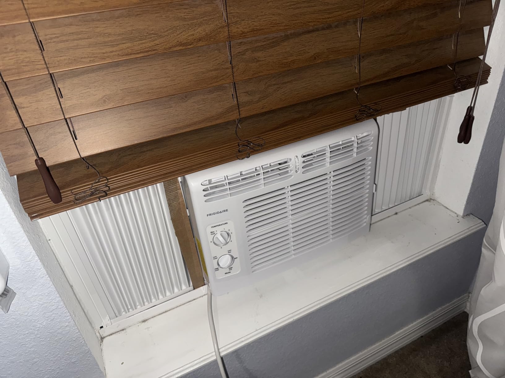 Frigidaire 5,000 BTU Window-Mounted Air Conditioner, Cools Up to 150 Sq. Ft., Quiet Operation, Effortless Temperature Control, 2 Fan Speeds, Auto Restart, White Customer Review Frigidaire 5,000 BTU Window-Mounted Air Conditioner, Cools Up to 150 Sq. Ft., Quiet Operation, Effortless Temperature Control, 2 Fan Speeds, Auto Restart, White - Customer Photo 2