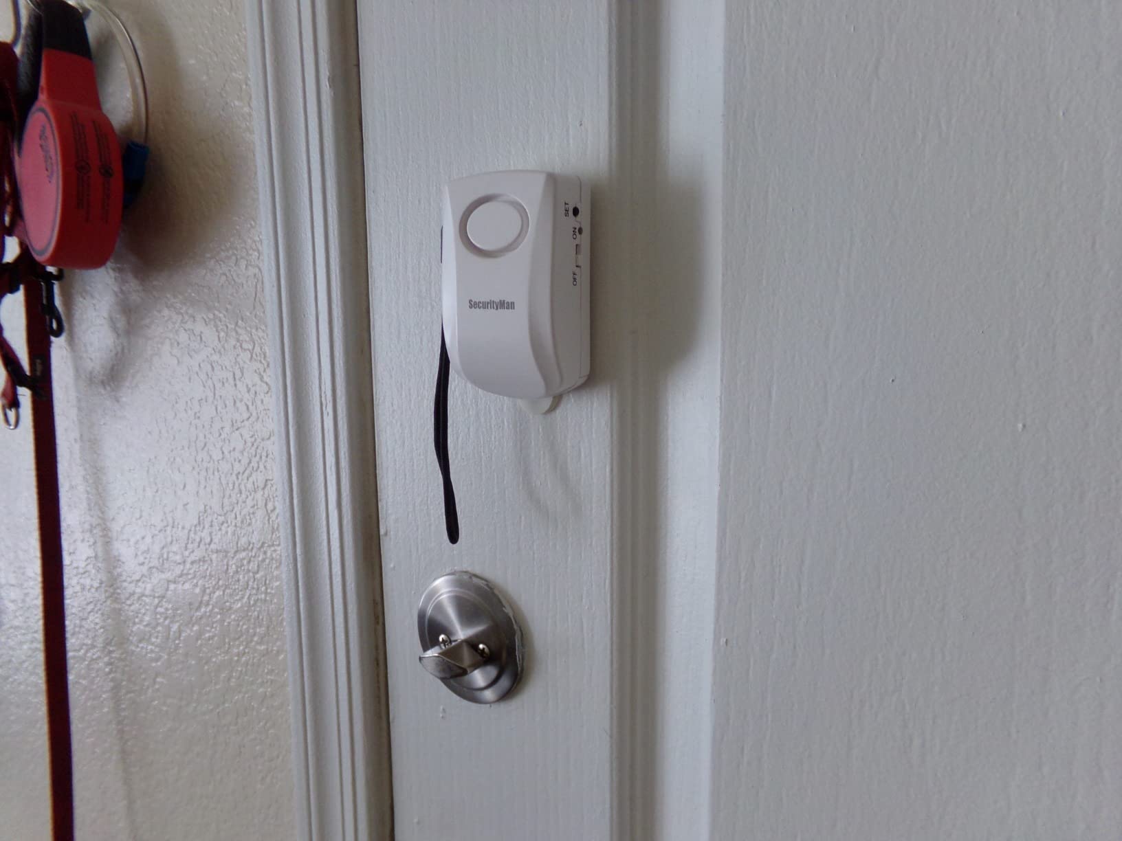 Securityman Door Handle Alarm with 130dB Vibration Triggered Portable Door Alarm - Perfect When Opening for Kids, Toddler, Elderly, Hotel, Travel, Bedroom (2 Pack Door Security) Customer Review Securityman Door Handle Alarm with 130dB Vibration Triggered Portable Door Alarm - Perfect When Opening for Kids, Toddler, Elderly, Hotel, Travel, Bedroom (2 Pack Door Security) - Customer Photo 1