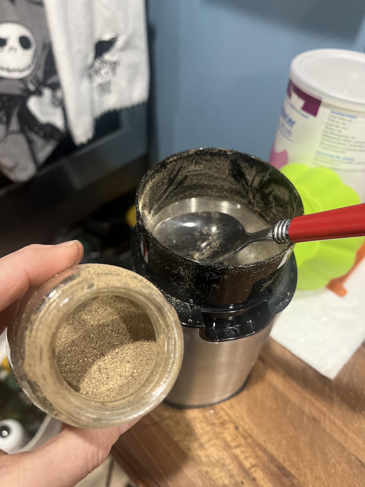 Amazon Basics Electric Coffee Grinder, Coffee Bean and Spice Grinder, With Heavy-Duty Stainless Steel Grind Blades Customer Review Amazon Basics Electric Coffee Grinder, Coffee Bean and Spice Grinder, With Heavy-Duty Stainless Steel Grind Blades - Customer Photo 1