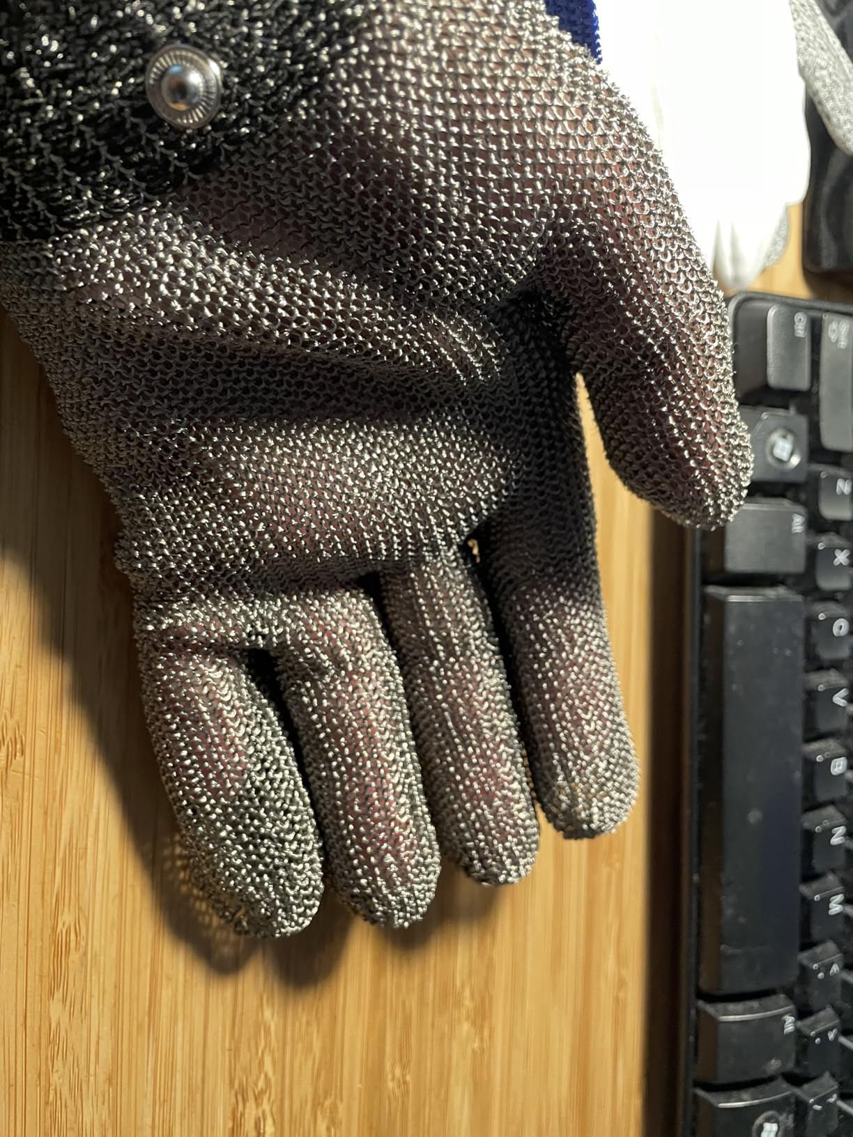 Schwer SlicePro ANSI A9 Cut Resistant Glove PR1706, Stainless Steel Mesh Metal Glove, Food Grade for Kitchen Cooking, Butcher Meat Cutting, Oyster Shucking, Mandoline, Fishing, Non-PFAS(L, 1 Pair) Customer Review Schwer SlicePro ANSI A9 Cut Resistant Glove PR1706, Stainless Steel Mesh Metal Glove, Food Grade for Kitchen Cooking, Butcher Meat Cutting, Oyster Shucking, Mandoline, Fishing, Non-PFAS(L, 1 Pair) - Customer Photo 2