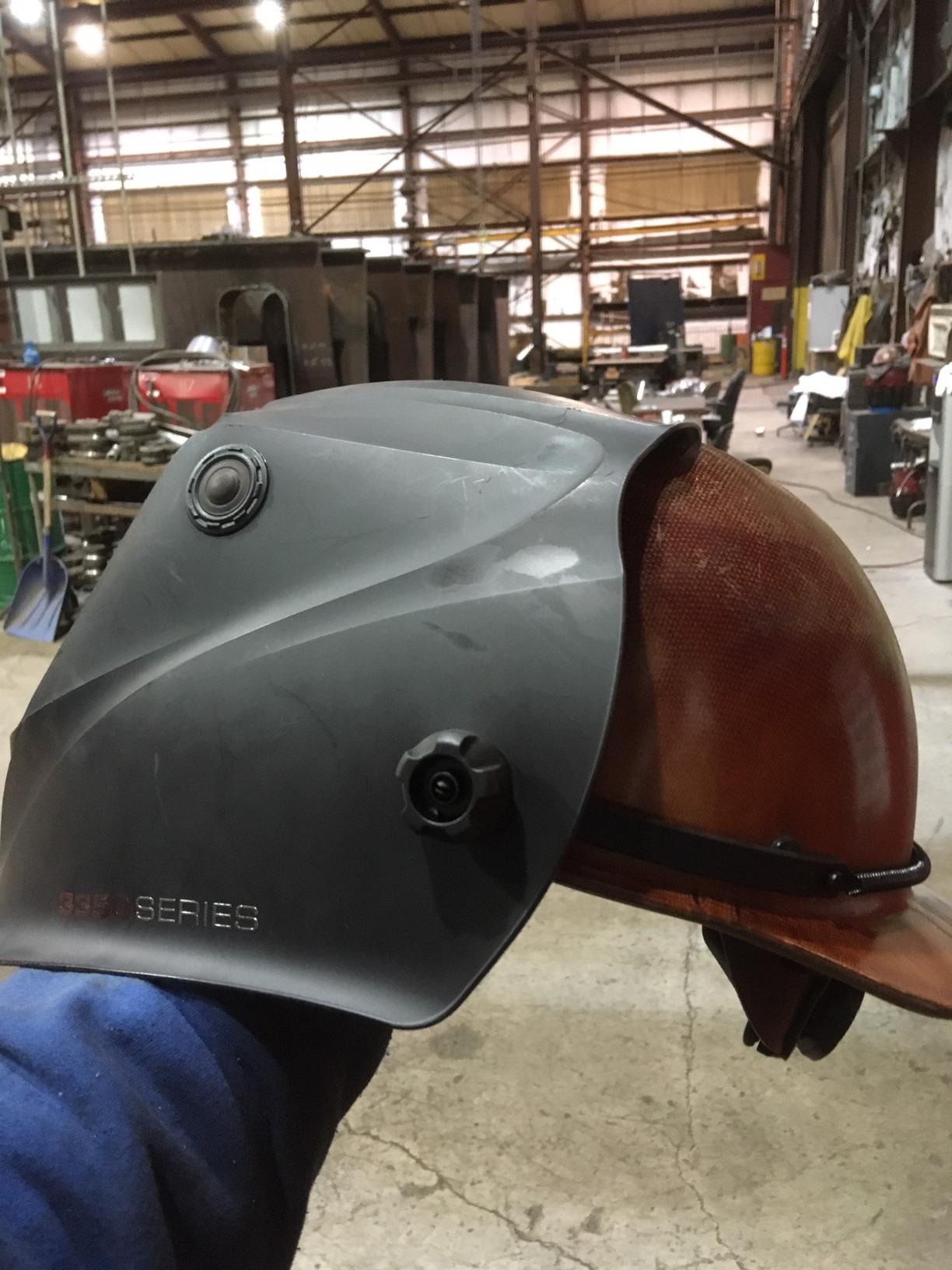 Lincoln Electric K3034-4 VIKING 3350 Auto Darkening Welding Helmet with 4C Lens Technology, Matte Black, extra large Customer Review Lincoln Electric K3034-4 VIKING 3350 Auto Darkening Welding Helmet with 4C Lens Technology, Matte Black, extra large - Customer Photo 1