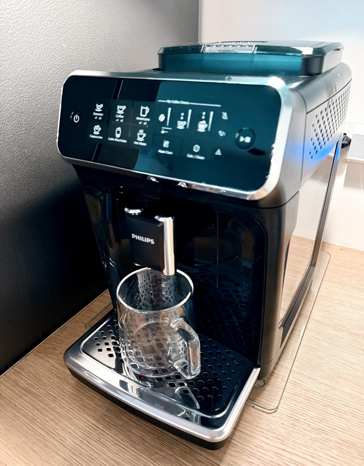 Philips 3200 Series Fully Automatic Espresso Machine, LatteGo Milk Frother, 5 Coffee Varieties, Intuitive Touch Display, 100% Ceramic Grinder, AquaClean Filter, My Coffee Choice, Black (EP3241/54) Customer Review Philips 3200 Series Fully Automatic Espresso Machine, LatteGo Milk Frother, 5 Coffee Varieties, Intuitive Touch Display, 100% Ceramic Grinder, AquaClean Filter, My Coffee Choice, Black (EP3241/54) - Customer Photo 1
