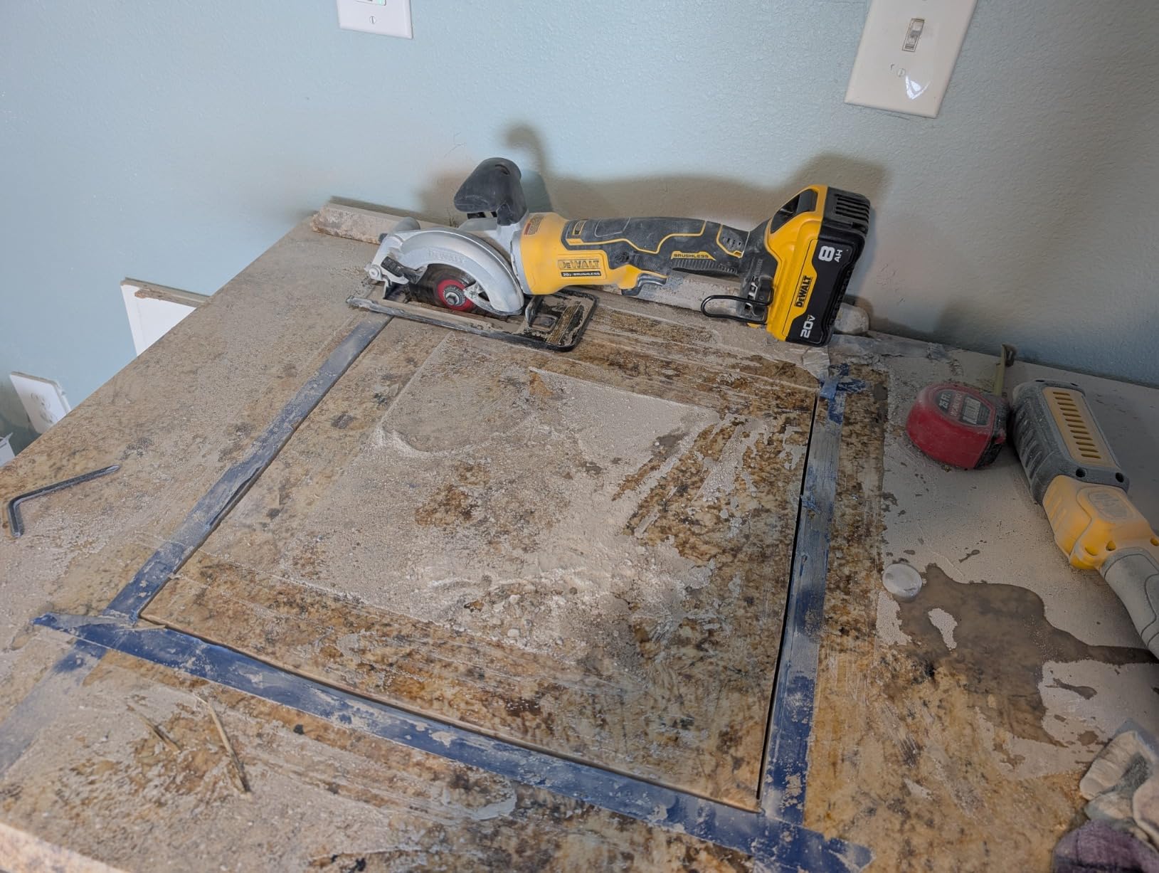 DEWALT Customer Review DEWALT ATOMIC 20V MAX* Circular Saw, 4-1/2-Inch, Tool Only - Customer Photo 1