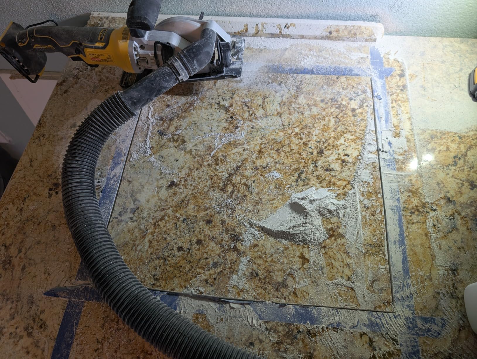 DEWALT Customer Review DEWALT ATOMIC 20V MAX* Circular Saw, 4-1/2-Inch, Tool Only - Customer Photo 2