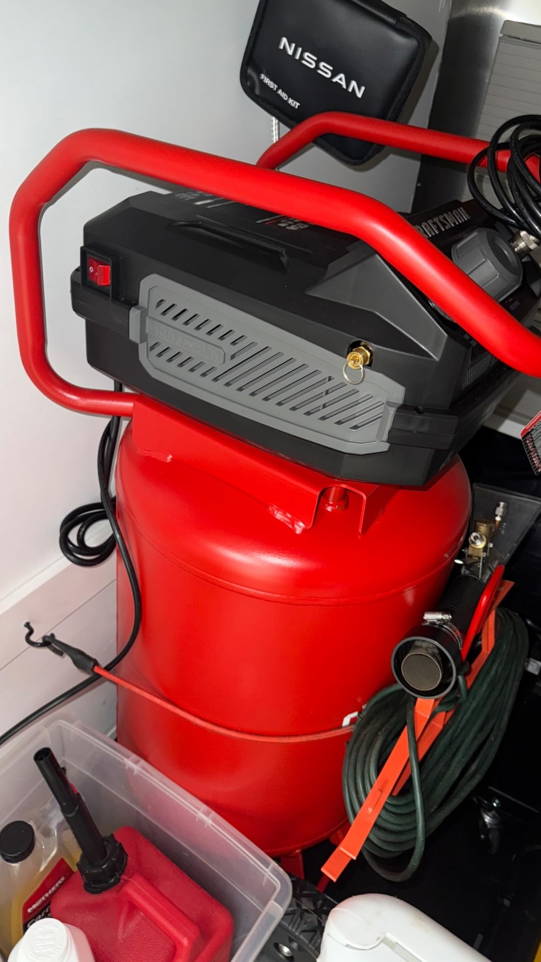 Craftsman Air Compressor, 20 Gallon Oil-Free 1.8 HP Max 175 PSI Pressure Two Quick Couplers Big Capacity, Red- CMXECXA0232043 Customer Review Craftsman Air Compressor, 20 Gallon Oil-Free 1.8 HP Max 175 PSI Pressure Two Quick Couplers Big Capacity, Red- CMXECXA0232043 - Customer Photo 2