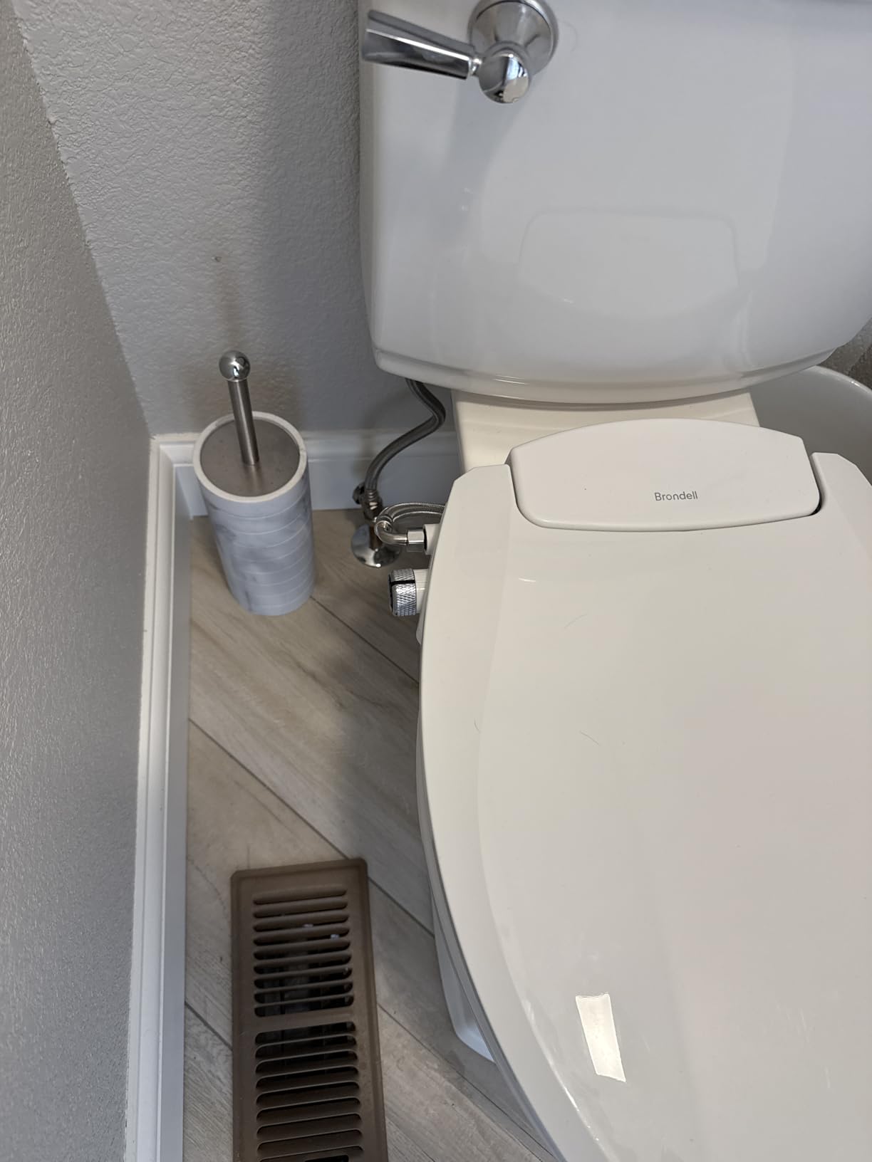 Brondell Swash Bidet Toilet Seat, Non-Electric, Dual Temperature, Fits Round Toilets, White – Dual Nozzle System – with Easy Installation Customer Review Brondell Swash Bidet Toilet Seat, Non-Electric, Dual Temperature, Fits Round Toilets, White – Dual Nozzle System – with Easy Installation - Customer Photo 2