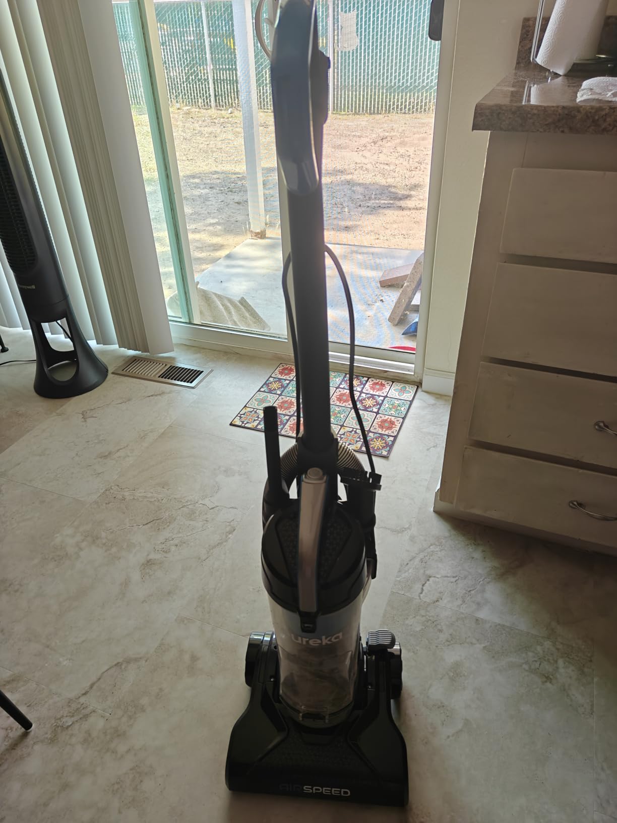 Eureka Airspeed Ultra-Lightweight Compact Bagless Upright Vacuum Cleaner, NEU10AE4, Green Customer Review Eureka Airspeed Ultra-Lightweight Compact Bagless Upright Vacuum Cleaner, NEU10AE4, Green - Customer Photo 1