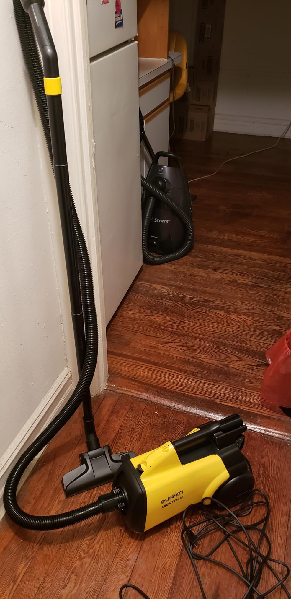 Eureka 3670M Canister Cleaner, Lightweight Powerful Vacuum for Carpets and Hard floors, w/ 5bags,Yellow Customer Review Eureka 3670M Canister Cleaner, Lightweight Powerful Vacuum for Carpets and Hard floors, w/ 5bags,Yellow - Customer Photo 2