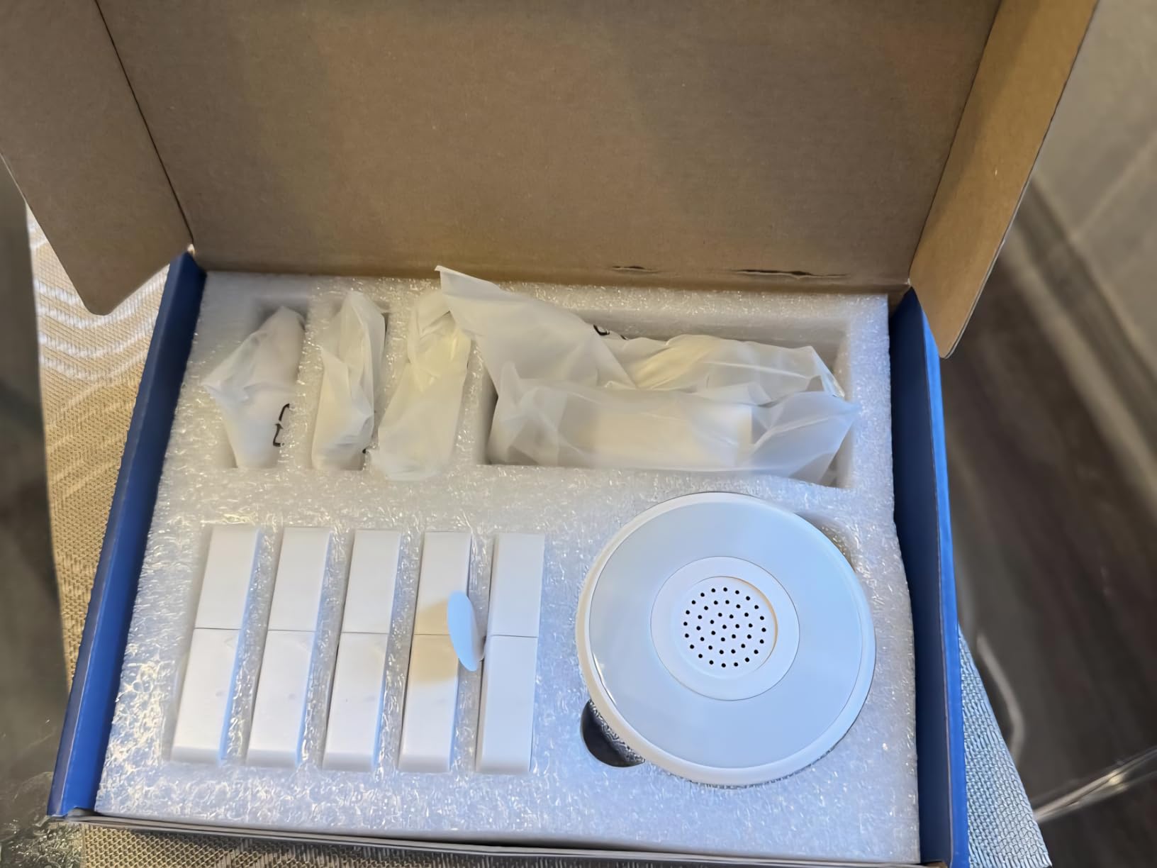 WiFi Door Alarm System, Wireless DIY Smart Home Security System, with Phone APP Alert, 8 Pieces-Kit (Alarm Siren, Door Window Sensor, Remote), Work with Alexa, for House, Apartment, by tolviviov Customer Review WiFi Door Alarm System, Wireless DIY Smart Home Security System, with Phone APP Alert, 8 Pieces-Kit (Alarm Siren, Door Window Sensor, Remote), Work with Alexa, for House, Apartment, by tolviviov - Customer Photo 2