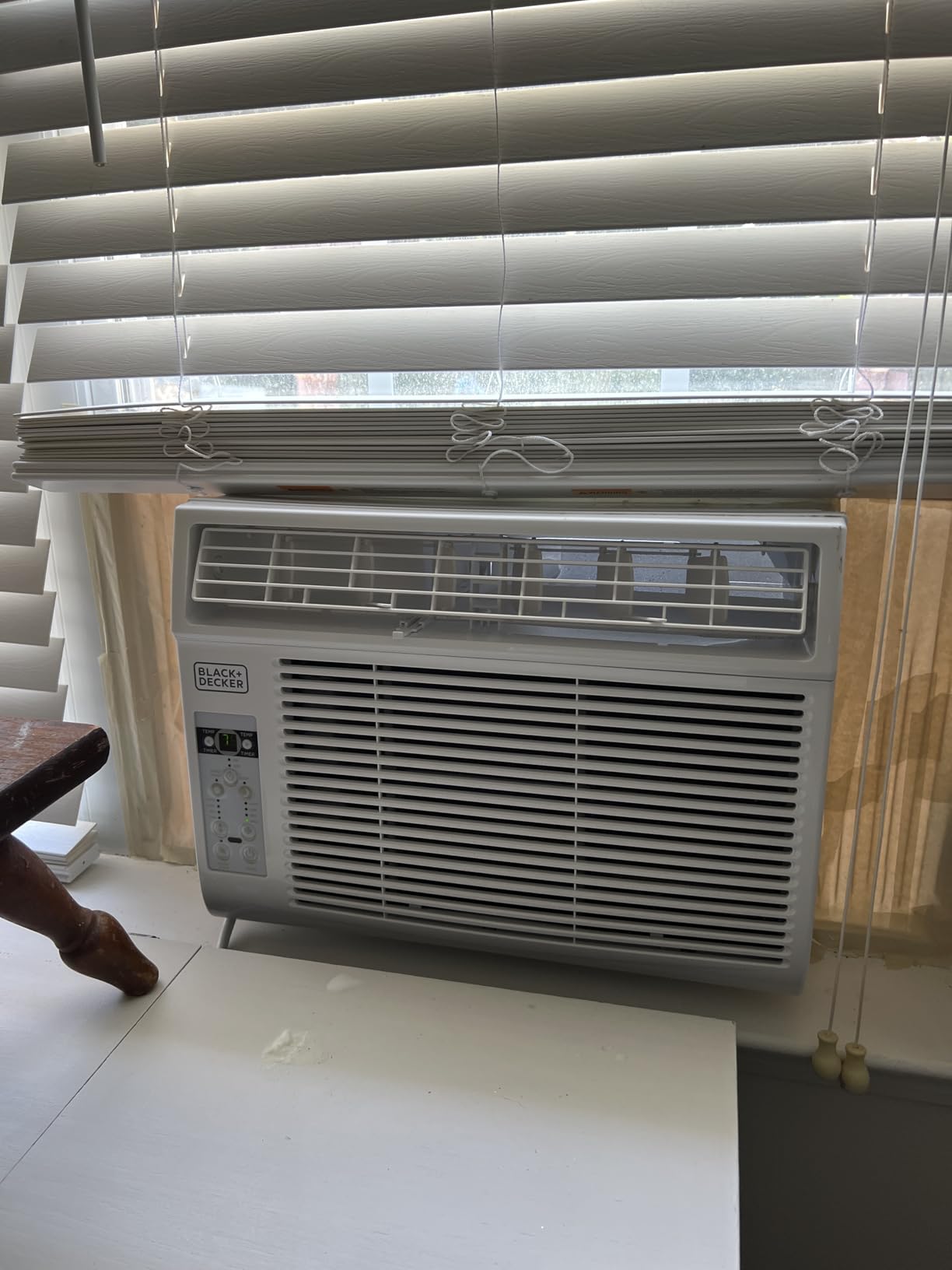 BLACK+DECKER Window Air Conditioner 14300 BTU, AC Window Unit Cools Up to 700 Square Feet, Window AC Unit with Remote Control, 3 Cooling Speeds and Fan Only Function, BD145WT6, White Customer Review BLACK+DECKER Window Air Conditioner 14300 BTU, AC Window Unit Cools Up to 700 Square Feet, Window AC Unit with Remote Control, 3 Cooling Speeds and Fan Only Function, BD145WT6, White - Customer Photo 1