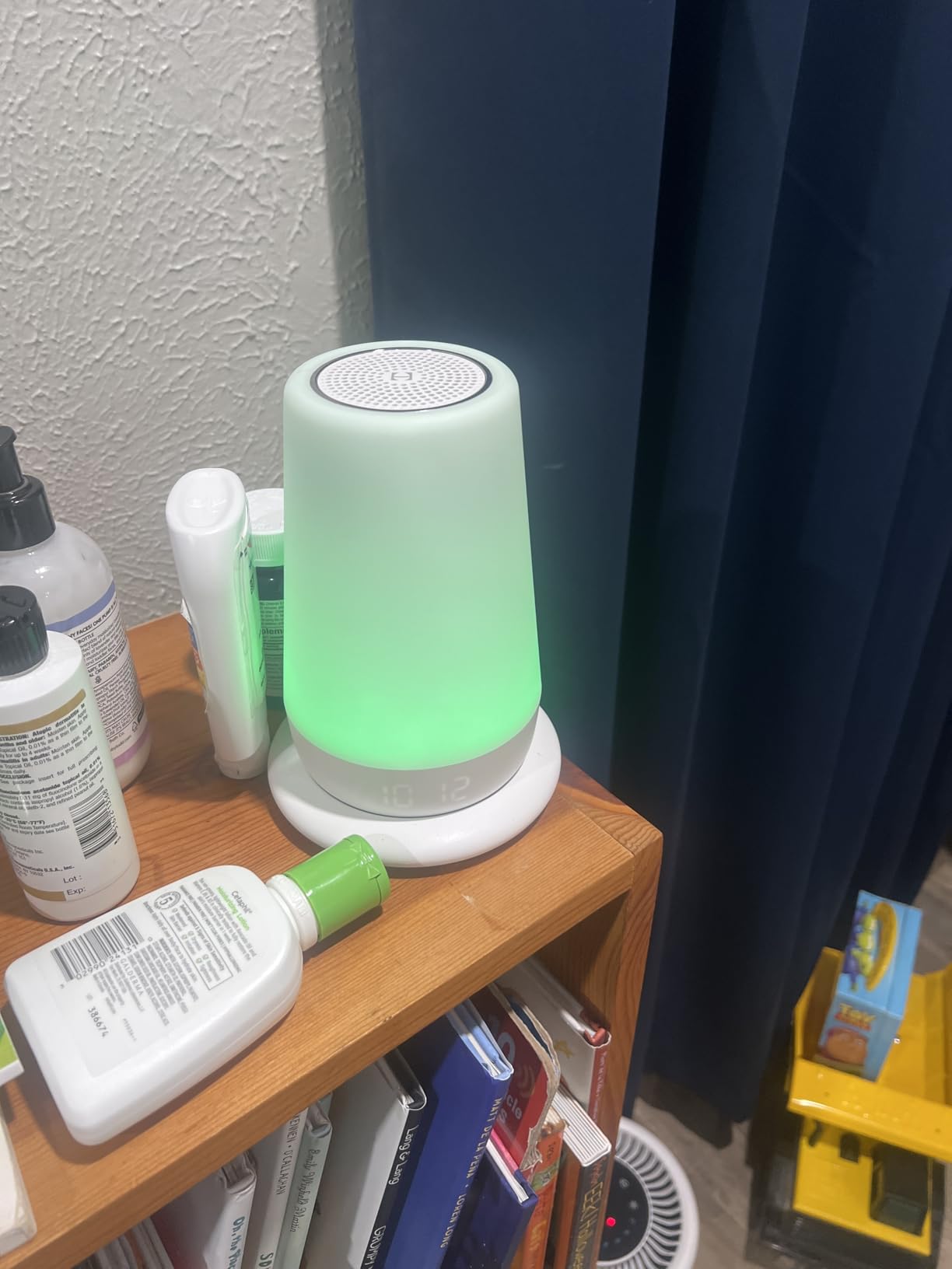 Hatch Rest+ Baby & Kids Sound Machine | 2nd Gen | Child's Night Light, Alarm Clock, Toddler Sleep Trainer, Time-to-Rise, White Noise, Bedtime Stories, Portable, Backup Battery (with Charging Base) Customer Review Hatch Rest+ Baby & Kids Sound Machine | 2nd Gen | Child's Night Light, Alarm Clock, Toddler Sleep Trainer, Time-to-Rise, White Noise, Bedtime Stories, Portable, Backup Battery (with Charging Base) - Customer Photo 1