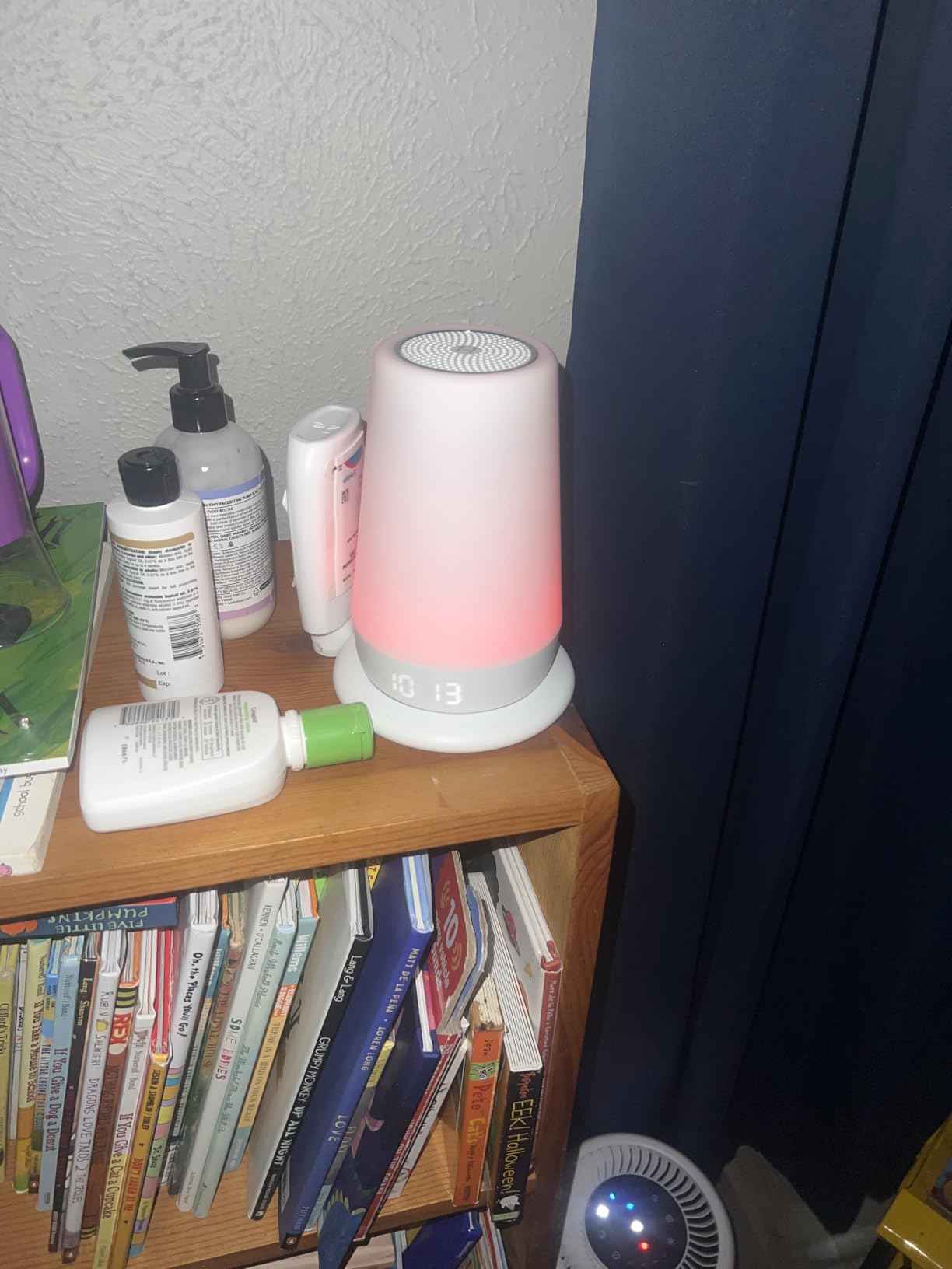 Hatch Rest+ Baby & Kids Sound Machine | 2nd Gen | Child's Night Light, Alarm Clock, Toddler Sleep Trainer, Time-to-Rise, White Noise, Bedtime Stories, Portable, Backup Battery (with Charging Base) Customer Review Hatch Rest+ Baby & Kids Sound Machine | 2nd Gen | Child's Night Light, Alarm Clock, Toddler Sleep Trainer, Time-to-Rise, White Noise, Bedtime Stories, Portable, Backup Battery (with Charging Base) - Customer Photo 2