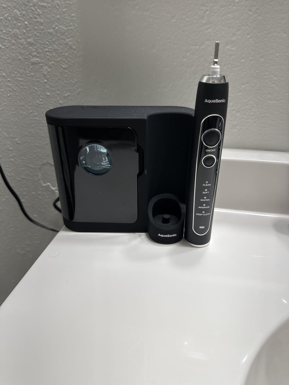 Aquasonic Black Series PRO UV – Ultra-Whitening Electric Toothbrush – 5 Modes & Smart Timers – UV Sanitizing Base, Premium Travel Case & 6 Proflex Brush Heads – ADA Accepted Customer Review Aquasonic Black Series PRO UV – Ultra-Whitening Electric Toothbrush – 5 Modes & Smart Timers – UV Sanitizing Base, Premium Travel Case & 6 Proflex Brush Heads – ADA Accepted - Customer Photo 1