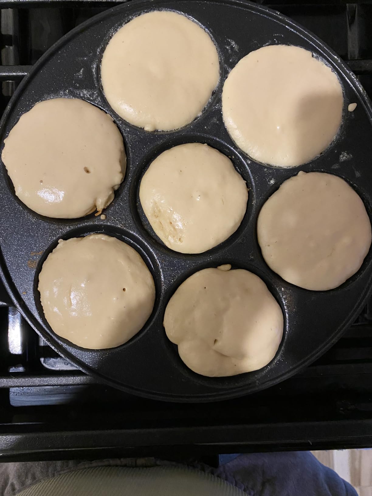 Nonstick Pancake Pan Pancake Griddle With 7-mold Design Mini Pancake Maker With PFOA Free Coating-Black Customer Review Nonstick Pancake Pan Pancake Griddle With 7-mold Design Mini Pancake Maker With PFOA Free Coating-Black - Customer Photo 1