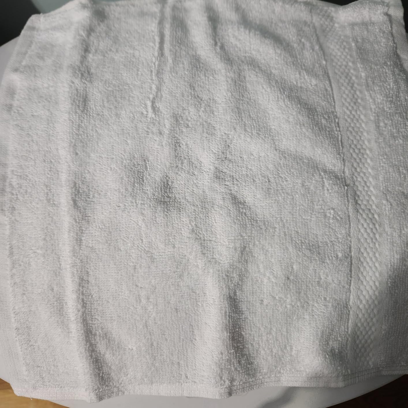 Infinitee Xclusives Luxury 100% Ring-Spun Cotton Hand Towels for Bathroom Set of 6 (16x28 inches) - Soft, Absorbent & Quick-Drying Bath Towels for Bathroom (Brilliant White, Hand Towels) Customer Review Infinitee Xclusives Luxury 100% Ring-Spun Cotton Hand Towels for Bathroom Set of 6 (16x28 inches) - Soft, Absorbent & Quick-Drying Bath Towels for Bathroom (Brilliant White, Hand Towels) - Customer Photo 2