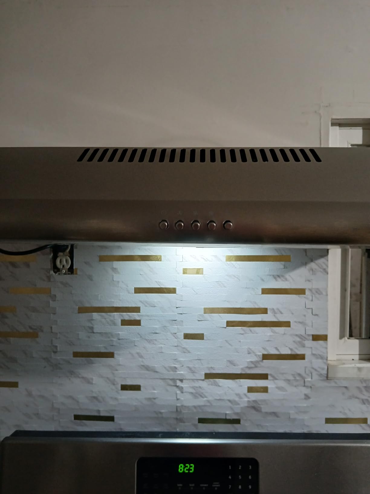 Comfee CVU30W4AST 30 inch Under Cabinet Ducted/Ductless Convertible Slim Vent Durable Stainless Steel Kitchen Reusable Filter, 3 Speed Exhaust Fan and 2 LED Lights Range Hood, 2.0 Version Customer Review Comfee CVU30W4AST 30 inch Under Cabinet Ducted/Ductless Convertible Slim Vent Durable Stainless Steel Kitchen Reusable Filter, 3 Speed Exhaust Fan and 2 LED Lights Range Hood, 2.0 Version - Customer Photo 2