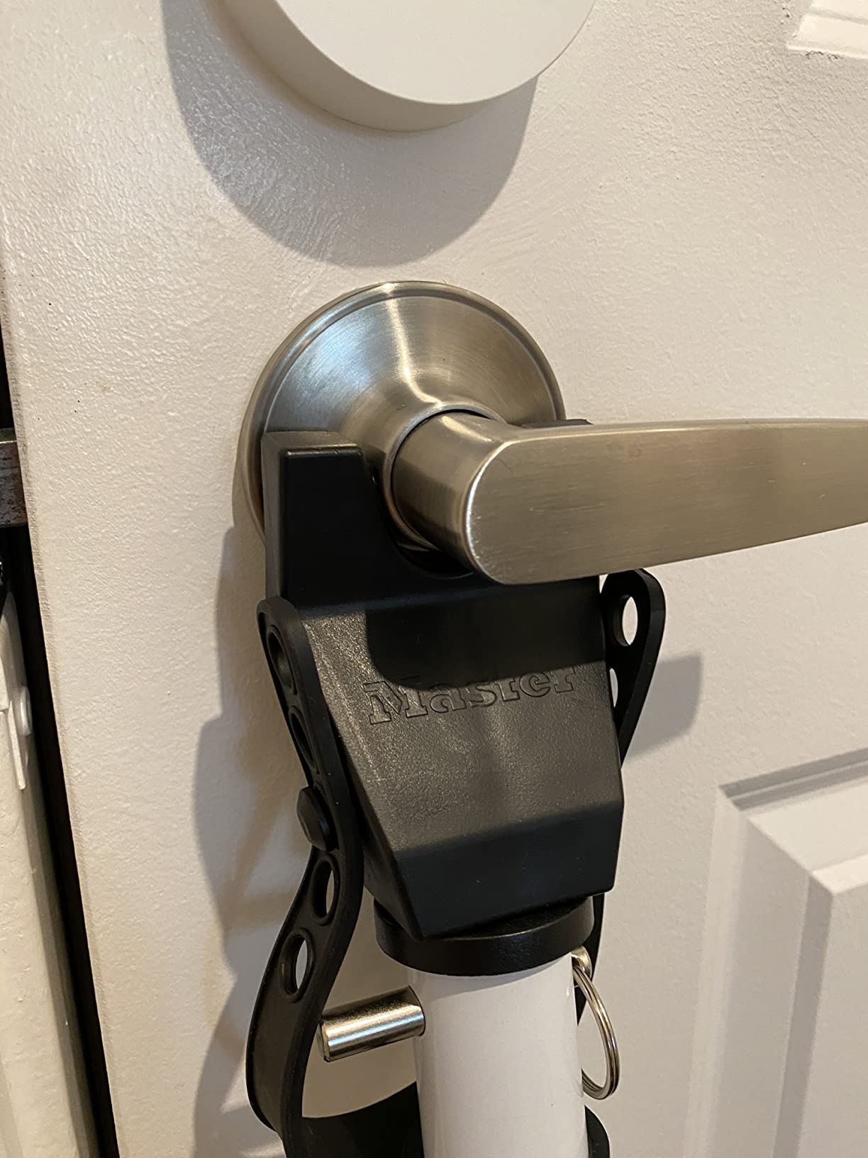 Master Lock Sliding Door Stopper and Door Security Bar, Adjustable for Hinged and Sliding Doors, Compact Enough to Travel for Hotel Security, White, 270EC Customer Review Master Lock Sliding Door Stopper and Door Security Bar, Adjustable for Hinged and Sliding Doors, Compact Enough to Travel for Hotel Security, White, 270EC - Customer Photo 1