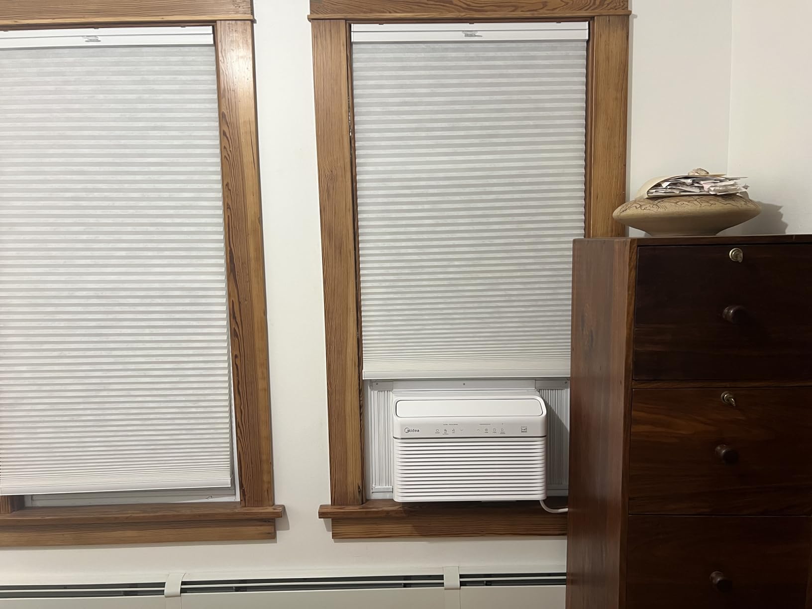 Midea 12,000 BTU Smart Inverter Air Conditioner Window Unit with Heat and Dehumidifier – Cools up to 550 Sq. Ft., Energy Star Rated, Quiet Operation, Electronic Controls, Remote Control, White Customer Review Midea 12,000 BTU Smart Inverter Air Conditioner Window Unit with Heat and Dehumidifier – Cools up to 550 Sq. Ft., Energy Star Rated, Quiet Operation, Electronic Controls, Remote Control, White - Customer Photo 1