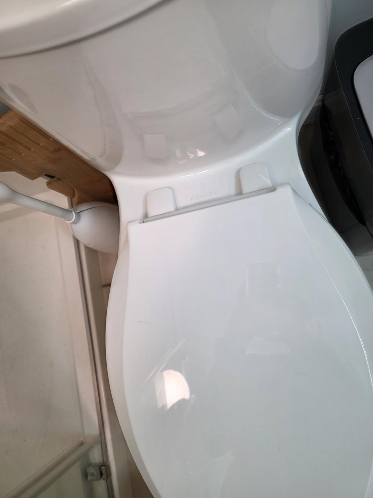 KOHLER 4636-RL-0 Cachet ReadyLatch Elongated Toilet Seat Slow Close, Soft Close Toilet Seat Quiet Lid, Contoured Grip-Tight Bumpers Installation Hardware, Apartment Essentials, White Customer Review KOHLER 4636-RL-0 Cachet ReadyLatch Elongated Toilet Seat Slow Close, Soft Close Toilet Seat Quiet Lid, Contoured Grip-Tight Bumpers Installation Hardware, Apartment Essentials, White - Customer Photo 2