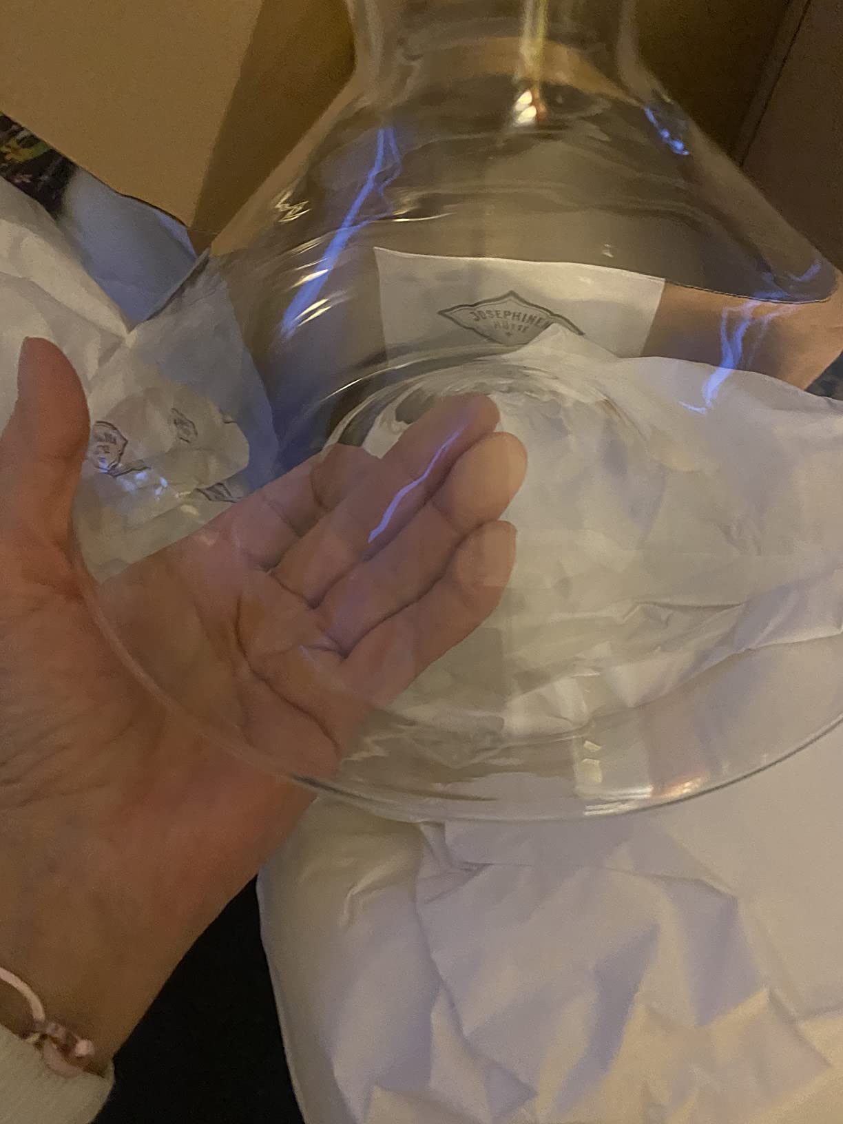Josephinenhütte - JOSEPHINE Decanter - Brilliant - Hand blown decanter - This crystal glass decanter is designed for 0.75l wine bottles. - Customer Photo 5