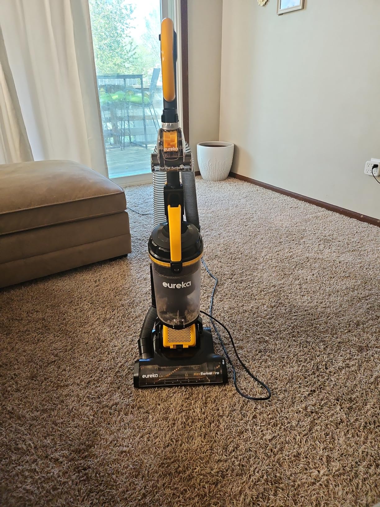 Eureka Powerful Upright Vacuum Cleaner for Home Pet Hair, Lightweight Household Upright Vacuum for Carpet and Hard Floor, MaxSwivel Pro NEU350 with Pet Tool, Yellow Customer Review Eureka Powerful Upright Vacuum Cleaner for Home Pet Hair, Lightweight Household Upright Vacuum for Carpet and Hard Floor, MaxSwivel Pro NEU350 with Pet Tool, Yellow - Customer Photo 1