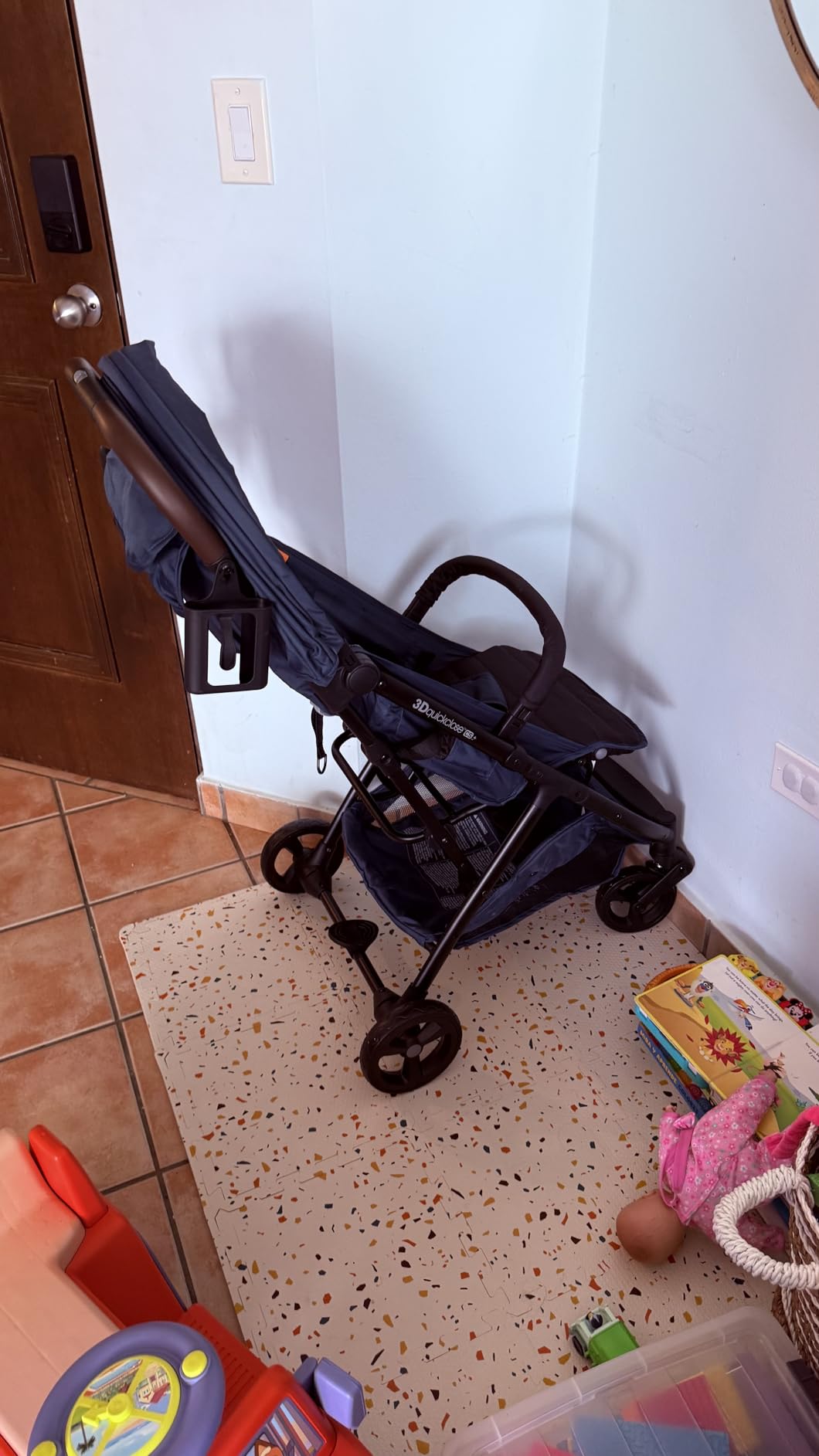 Summer Infant Ingenuity 3Dquickclose CS+ Compact Fold Stroller – Lightweight Stroller with Oversized Canopy, Extra-Large Storage and Compact Fold, Gray Customer Review Summer Infant Ingenuity 3Dquickclose CS+ Compact Fold Stroller – Lightweight Stroller with Oversized Canopy, Extra-Large Storage and Compact Fold, Gray - Customer Photo 1