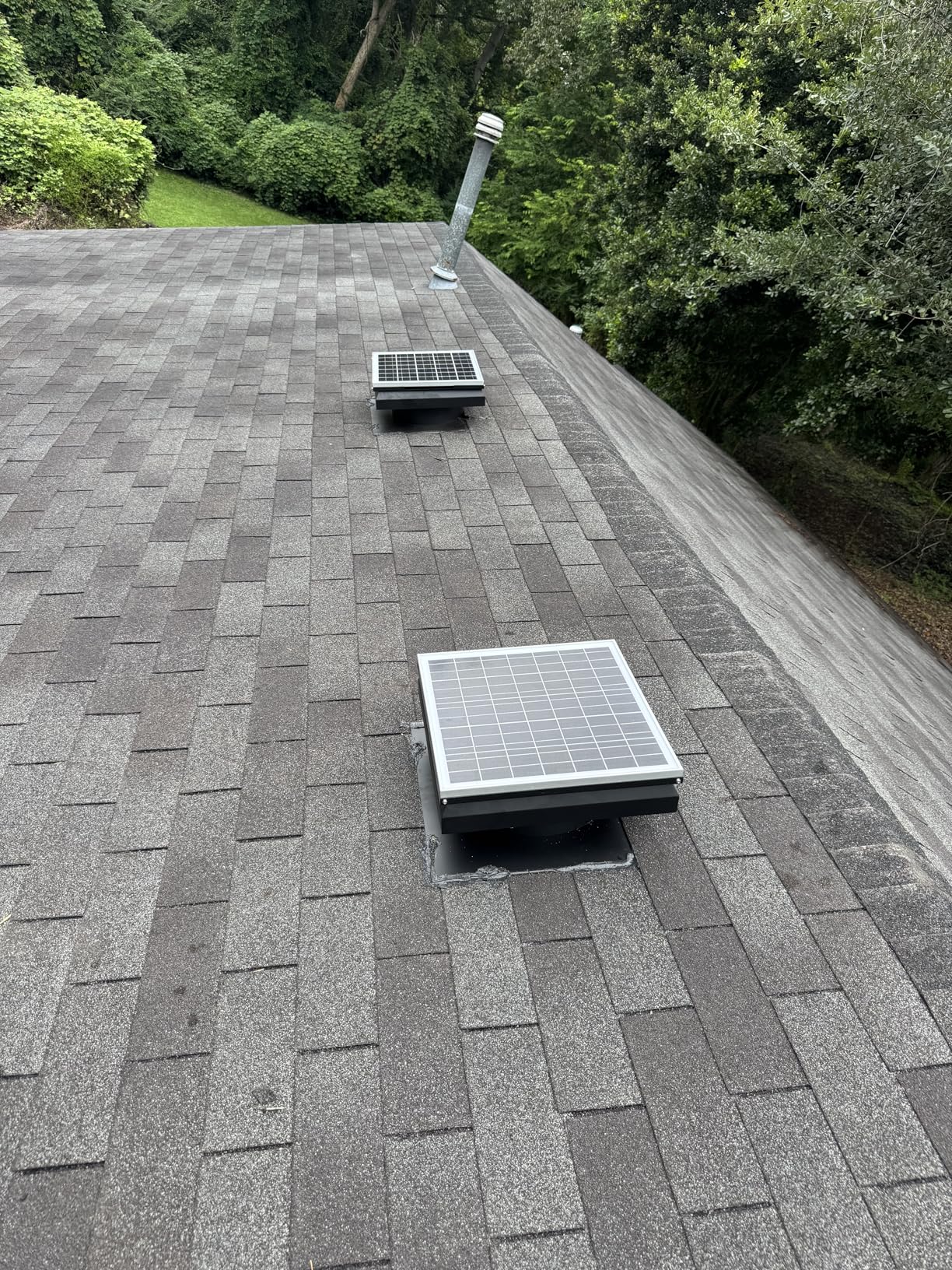 DC HOUSE 32 Watt Solar Attic Fan Solar Powered Roof Exhaust Fan Up to 3000 Sq Ft,2500 CFM Metal Shell Solar Vent Hail and Weather Resistance Customer Review DC HOUSE 32 Watt Solar Attic Fan Solar Powered Roof Exhaust Fan Up to 3000 Sq Ft,2500 CFM Metal Shell Solar Vent Hail and Weather Resistance - Customer Photo 1