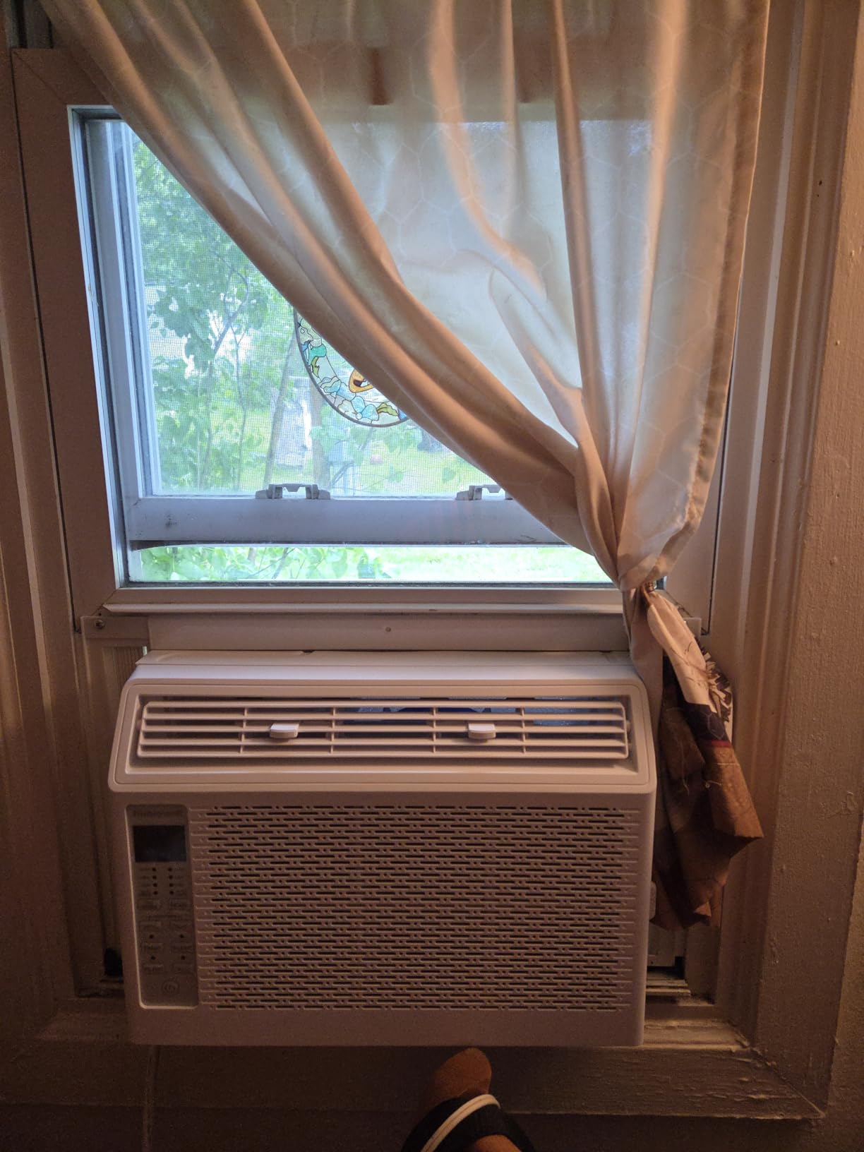 Honeywell 12,000 BTU Digital Window Air Conditioner, Remote, LED Display, 4 Modes, Eco, 550 sq ft Coverage Customer Review Honeywell 12,000 BTU Digital Window Air Conditioner, Remote, LED Display, 4 Modes, Eco, 550 sq ft Coverage - Customer Photo 1