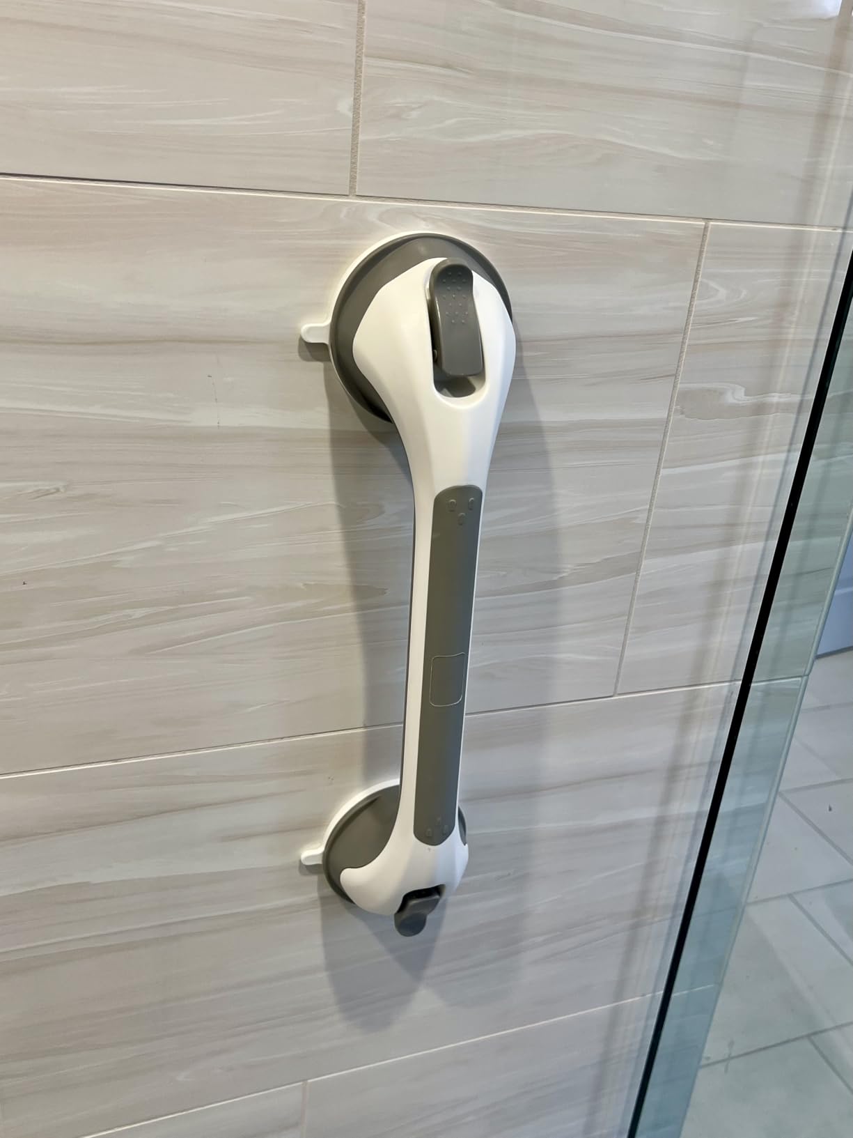 TAILI Shower Grab Bar 16 Inch Suction Cup Grab Bars for Bathroom, Removable Shower Safety Handle Heavy Duty Bathtub Grip for Seniors & Elderly, Strong Handrails No Drilling Waterproof, Grey Customer Review TAILI Shower Grab Bar 16 Inch Suction Cup Grab Bars for Bathroom, Removable Shower Safety Handle Heavy Duty Bathtub Grip for Seniors & Elderly, Strong Handrails No Drilling Waterproof, Grey - Customer Photo 1