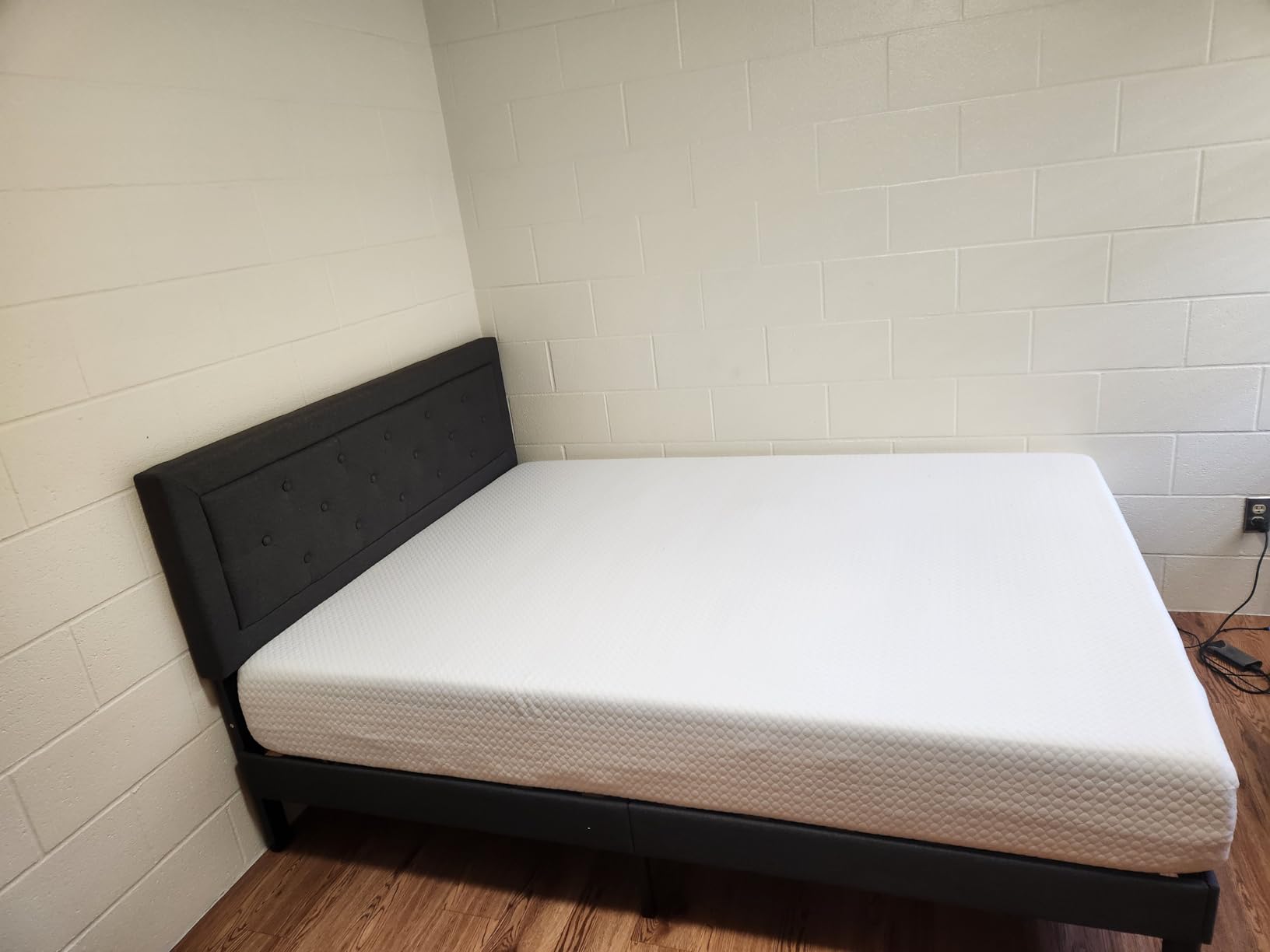 FDW 5 Inch Twin Mattress, Medium Firm Gel Memory Foam Mattress, White, Bed in a Box, CertiPUR-US Certified, Pressure Relief, Cooling Ventilated Foam, Washable Removable Cover Customer Review FDW 5 Inch Twin Mattress, Medium Firm Gel Memory Foam Mattress, White, Bed in a Box, CertiPUR-US Certified, Pressure Relief, Cooling Ventilated Foam, Washable Removable Cover - Customer Photo 1