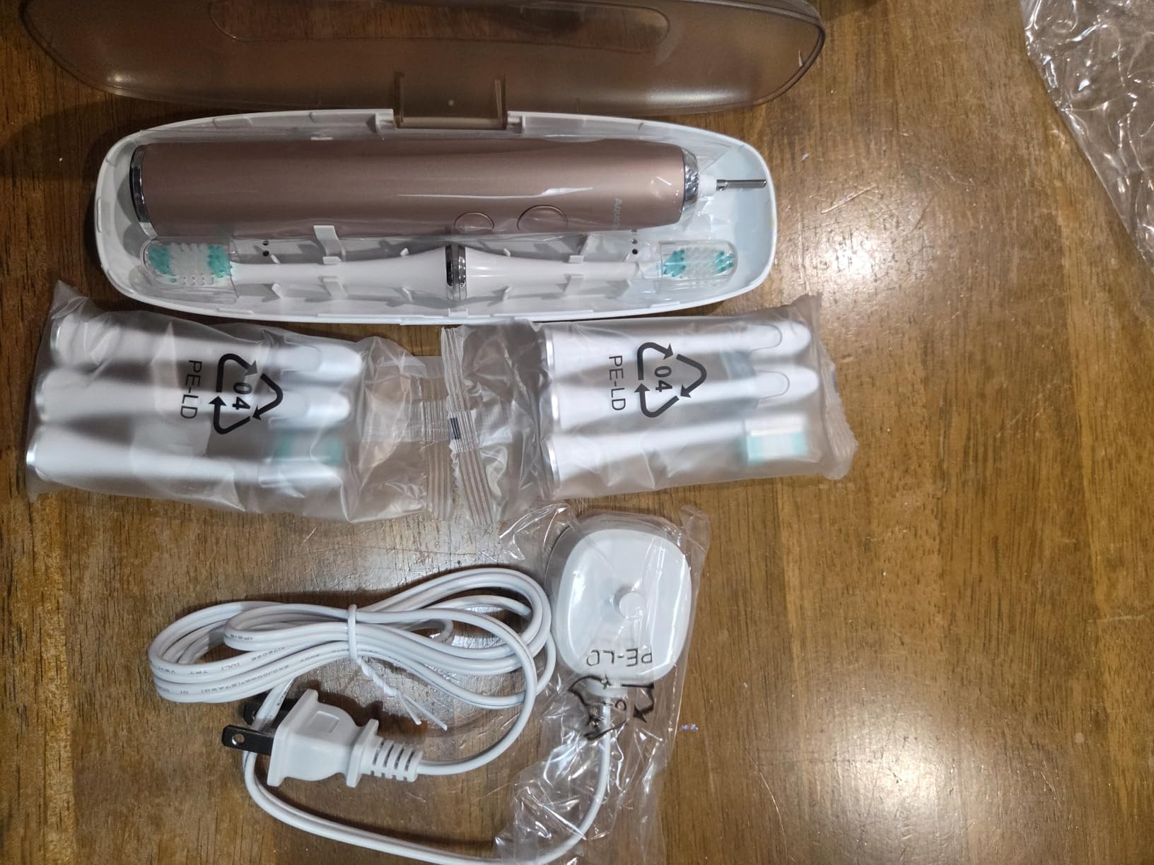Aquasonic Vibe Series Ultra-Whitening Toothbrush – ADA Accepted Power Toothbrush - 8 Brush Heads & Travel Case – 40,000 VPM Motor & Wireless Charging - 4 Modes w Smart Timer – Mint Green Metallic Customer Review Aquasonic Vibe Series Ultra-Whitening Toothbrush – ADA Accepted Power Toothbrush - 8 Brush Heads & Travel Case – 40,000 VPM Motor & Wireless Charging - 4 Modes w Smart Timer – Mint Green Metallic - Customer Photo 3