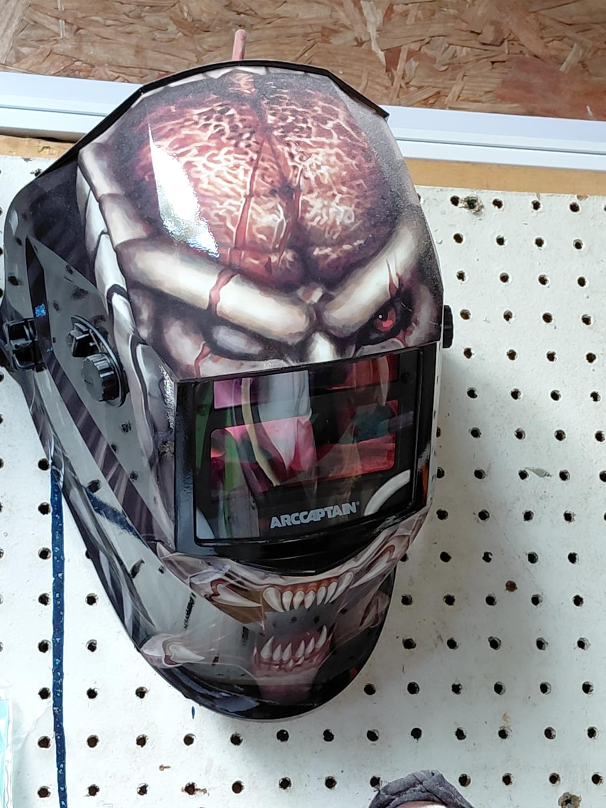 ARCCAPTAIN Welding Helmet Auto Darkening, 1/1/1/1 True Color Welding Hood, 4 Arc Sensor 1/25000s Response Time Solar Powered Weld Hood Helmet HSH-S800 Skeleton Knight Customer Review ARCCAPTAIN Welding Helmet Auto Darkening, 1/1/1/1 True Color Welding Hood, 4 Arc Sensor 1/25000s Response Time Solar Powered Weld Hood Helmet HSH-S800 Skeleton Knight - Customer Photo 1