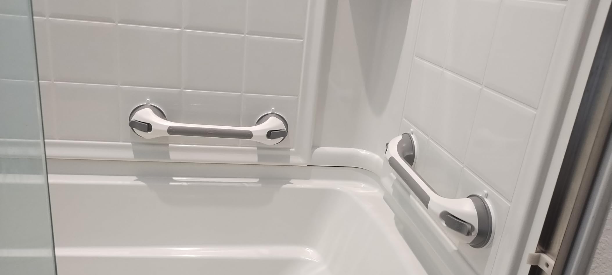 TAILI Grab Bars for Bathtubs and Showers 2 Pack Suction Grab Bar, Heavy Duty Shower Handle Removable Bath Handrails for Seniors and Elderly, Bathroom Safety Grip No Drilling Waterproof,Grey Customer Review TAILI Grab Bars for Bathtubs and Showers 2 Pack Suction Grab Bar, Heavy Duty Shower Handle Removable Bath Handrails for Seniors and Elderly, Bathroom Safety Grip No Drilling Waterproof,Grey - Customer Photo 1