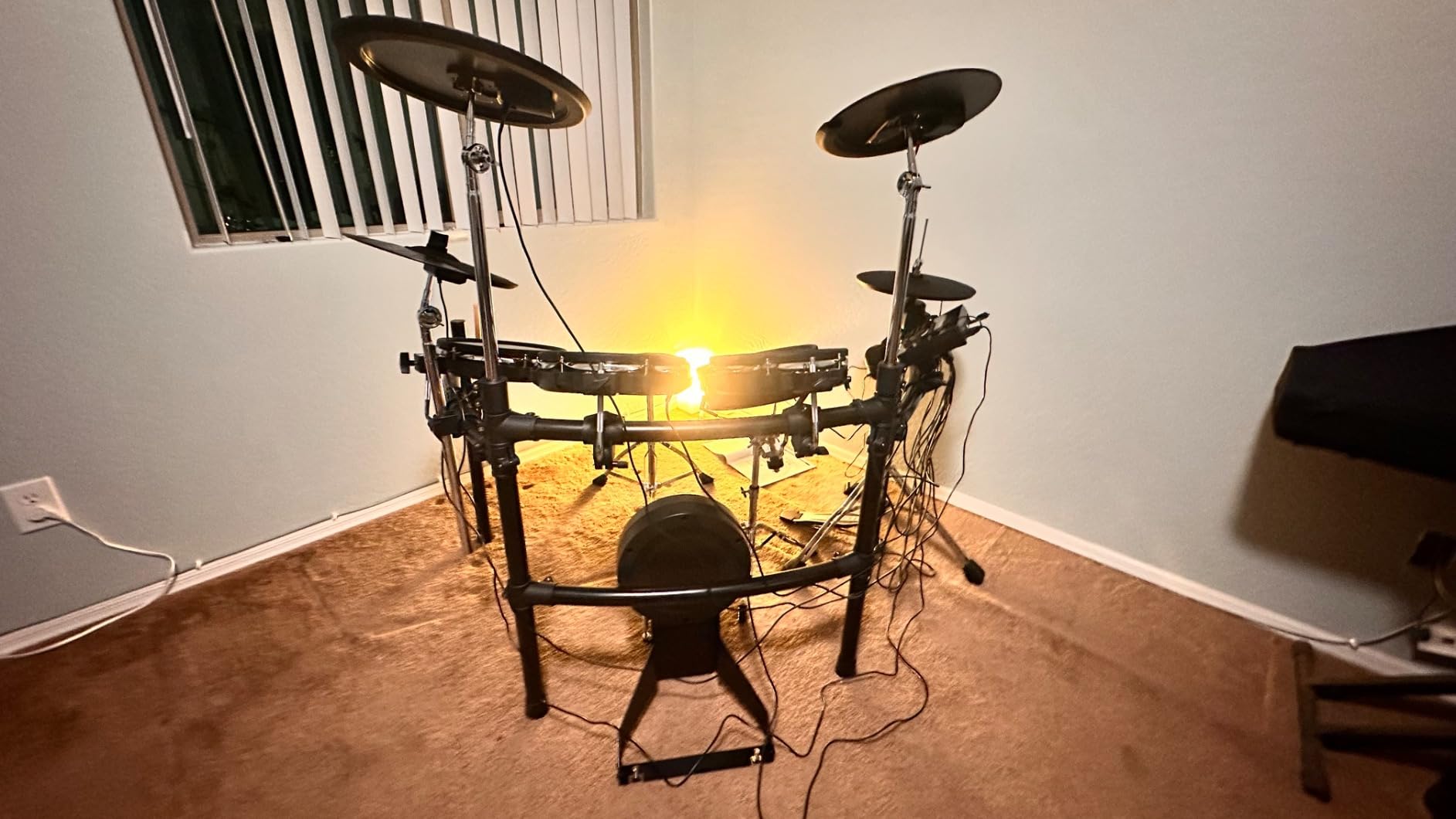 Fesley Electric Drum Set, Electronic Drum Set with 4 Quiet Mesh Drum Pads, Independent HiHat and Kick Drum Full Size Adult Drum Set, 3 Cymbals with Choke, 225 Sounds, USB MIDI, Drum Throne, and Sticks Customer Review Fesley Electric Drum Set, Electronic Drum Set with 4 Quiet Mesh Drum Pads, Independent HiHat and Kick Drum Full Size Adult Drum Set, 3 Cymbals with Choke, 225 Sounds, USB MIDI, Drum Throne, and Sticks - Customer Photo 1
