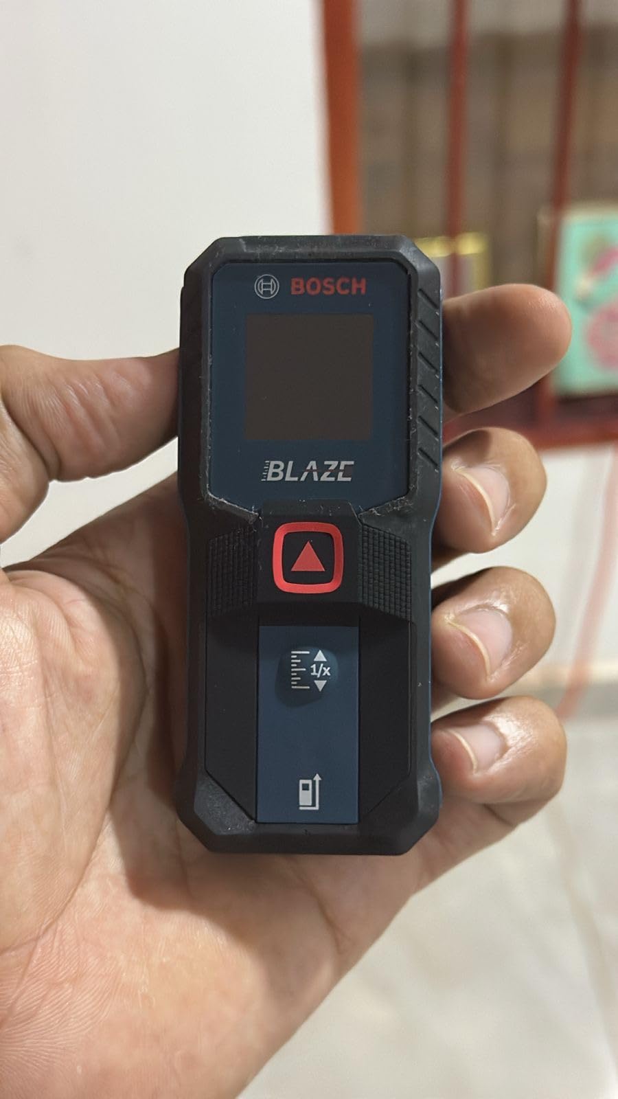 BOSCH GLM100-23 100 Ft Blaze Laser Distance Measure, Includes 2 AA Batteries Customer Review BOSCH GLM100-23 100 Ft Blaze Laser Distance Measure, Includes 2 AA Batteries - Customer Photo 1