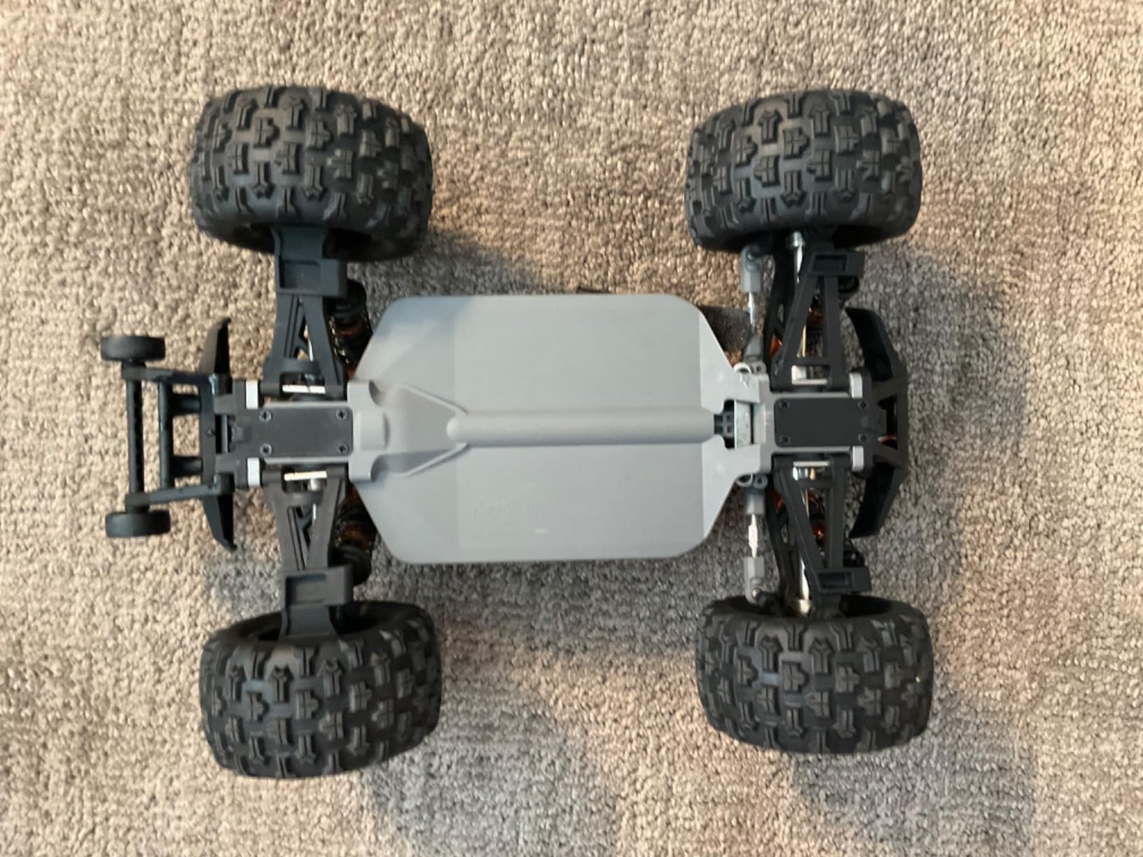 DEERC H16R Brushless Fast RC Cars,1:16 52KM/H High Speed Remote Control Car,4X4 All Terrains RC Monster Truck,Waterproof Off-Road Hobby Electric Vehicle Car Gift for Adults Boys,2 Li-ion Batteries Customer Review DEERC H16R Brushless Fast RC Cars,1:16 52KM/H High Speed Remote Control Car,4X4 All Terrains RC Monster Truck,Waterproof Off-Road Hobby Electric Vehicle Car Gift for Adults Boys,2 Li-ion Batteries - Customer Photo 1