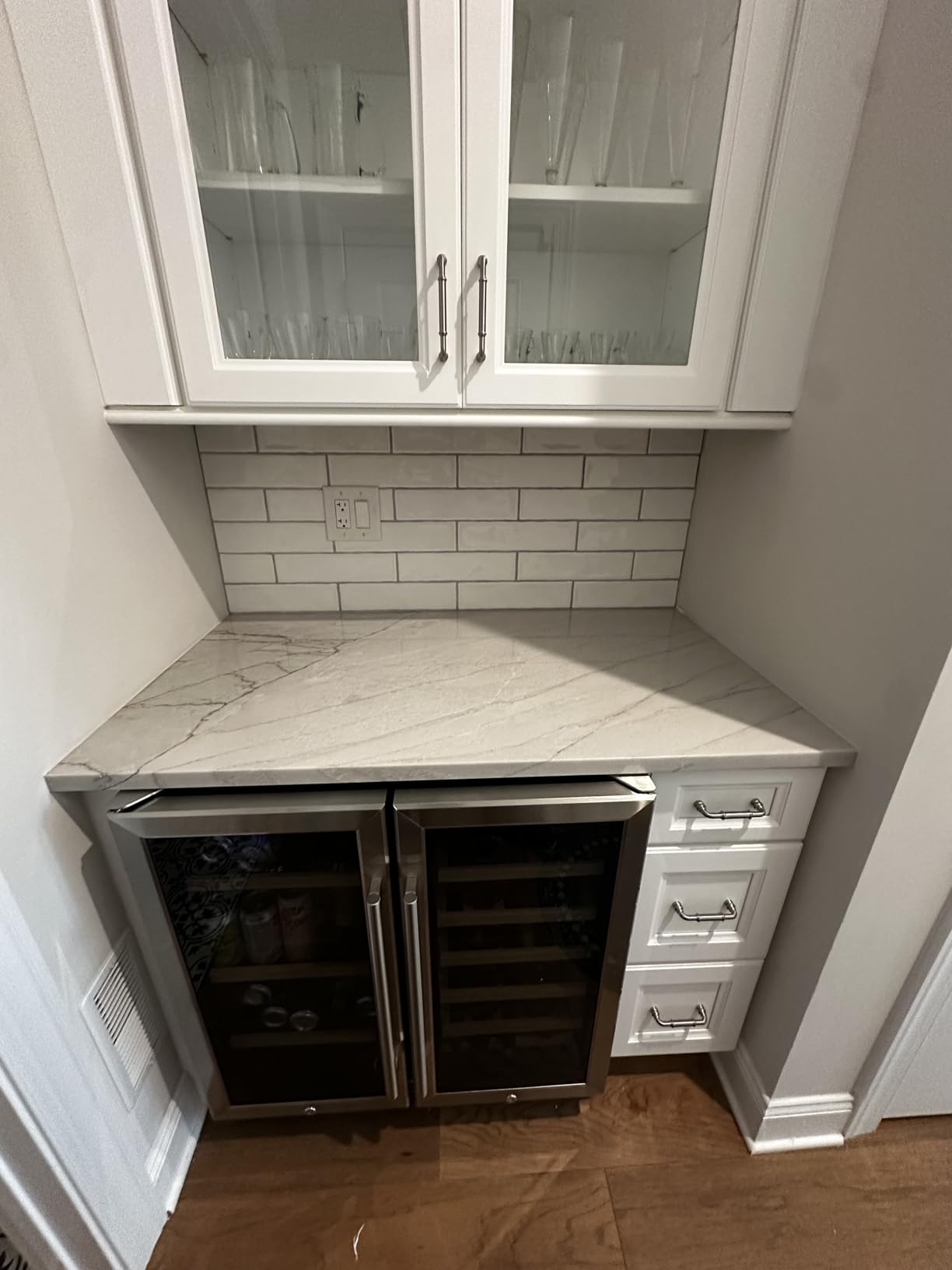 Wine and Beverage Refrigerator, 24 Inch Beverage Cooler Dual Zone with Glass Door, Built-in/Freestanding Beverage Fridge with Upgraded 20 Bottles and 60 Cans Large Capacity - Customer Photo 2