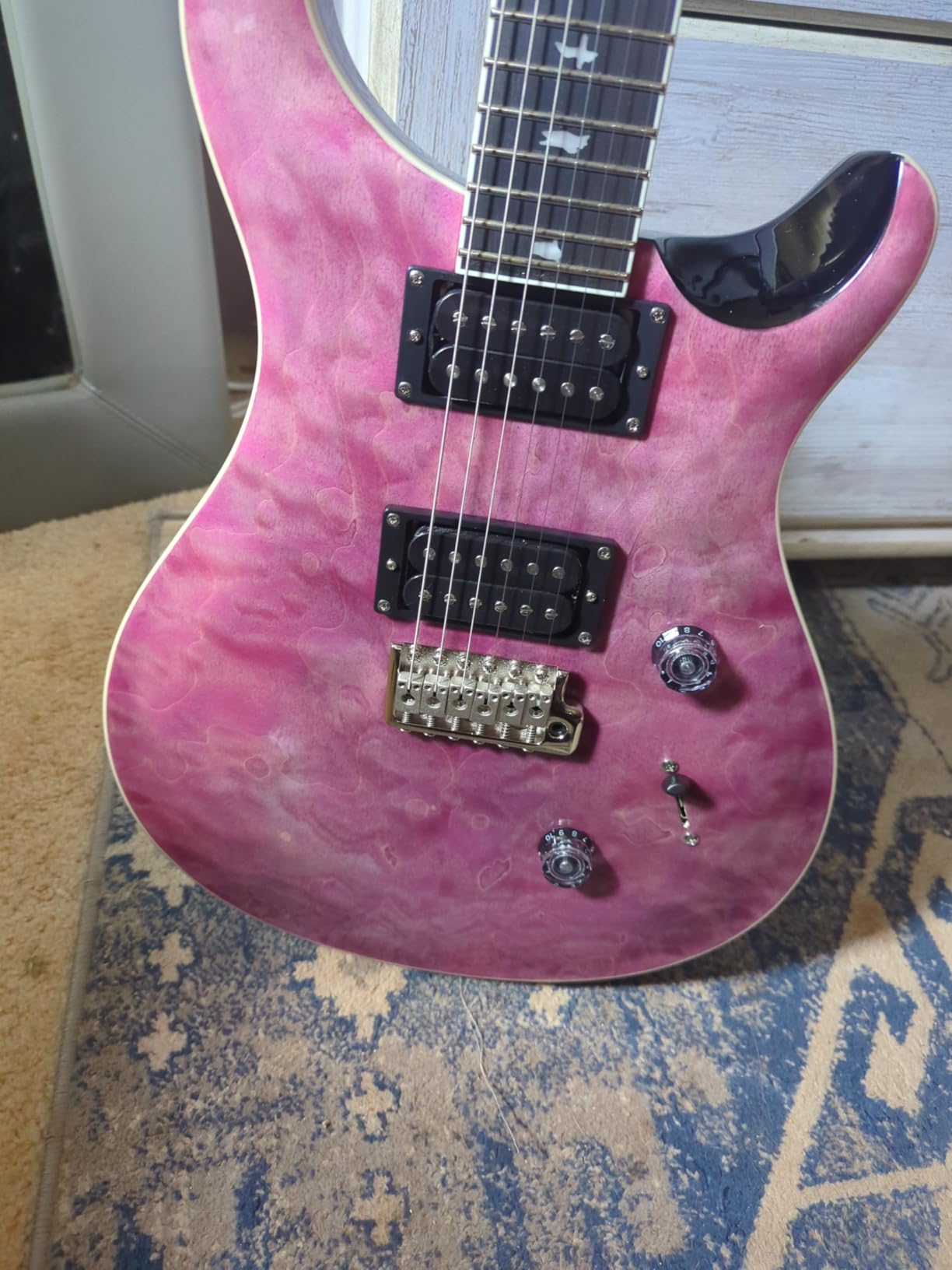 PRS Guitars 6 String SE Custom 24 Quilt Electric Guitar, Black Gold Sunburst with Gigbag Customer Review PRS Guitars 6 String SE Custom 24 Quilt Electric Guitar, Black Gold Sunburst with Gigbag - Customer Photo 2