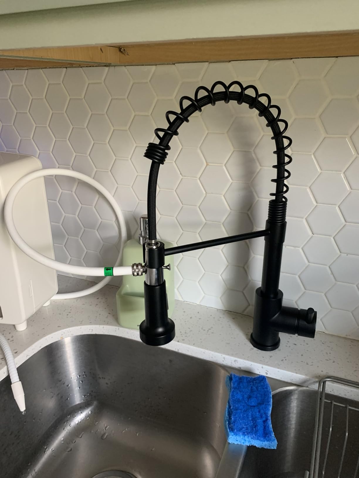 LUFEIDRA Touchless Kitchen Faucet with Pull Down Sprayer-Black Kitchen Faucet with Side Motion Sensor, Smart Hands-Free Spring Kitchen Sink Faucet for Modern Rv Outdoor Laundry Bar Sink, Matte Black Customer Review LUFEIDRA Touchless Kitchen Faucet with Pull Down Sprayer-Black Kitchen Faucet with Side Motion Sensor, Smart Hands-Free Spring Kitchen Sink Faucet for Modern Rv Outdoor Laundry Bar Sink, Matte Black - Customer Photo 2