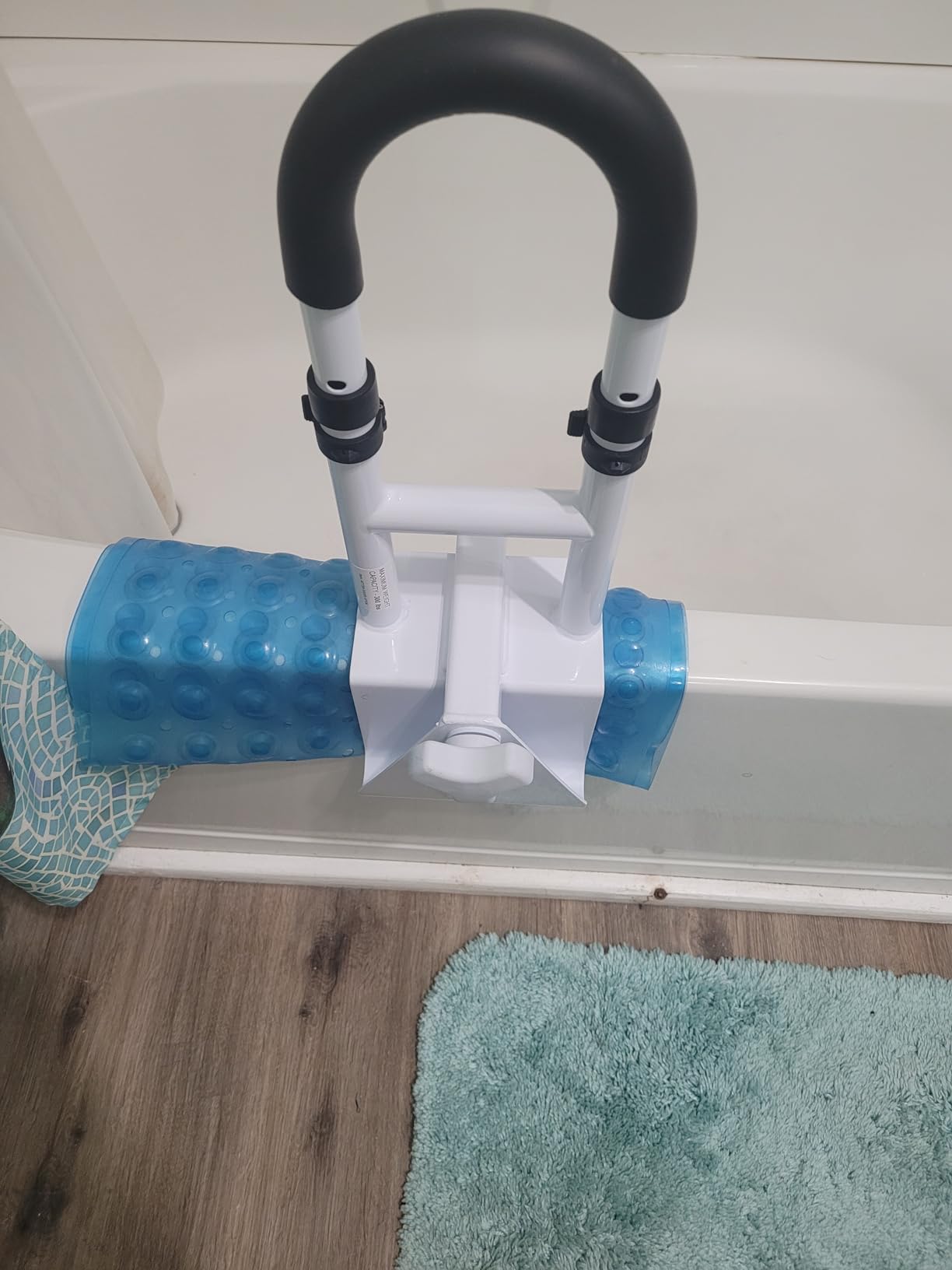 Vaunn Medical Bathtub Handle Grab Bar and Safety Rails for Seniors, Height Adjustable Tub Handles Customer Review Vaunn Medical Bathtub Handle Grab Bar and Safety Rails for Seniors, Height Adjustable Tub Handles - Customer Photo 1