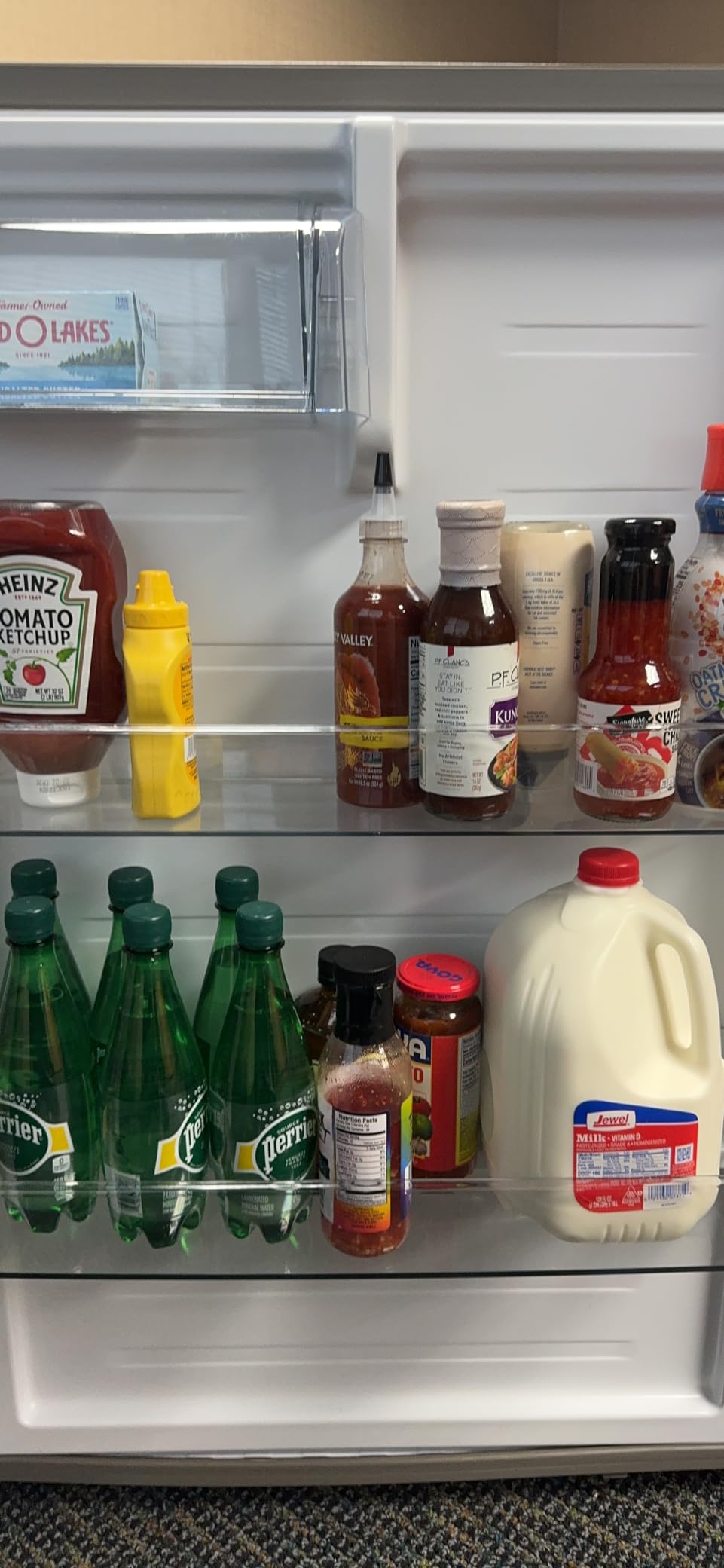 Kenmore 30 in. 18.2 cu. ft. Capacity Refrigerator/Freezer Adjustable Glass Shelving, Humidity Control Crispers, Gallon Door Bins, White Customer Review Kenmore 30 in. 18.2 cu. ft. Capacity Refrigerator/Freezer Adjustable Glass Shelving, Humidity Control Crispers, Gallon Door Bins, White - Customer Photo 3