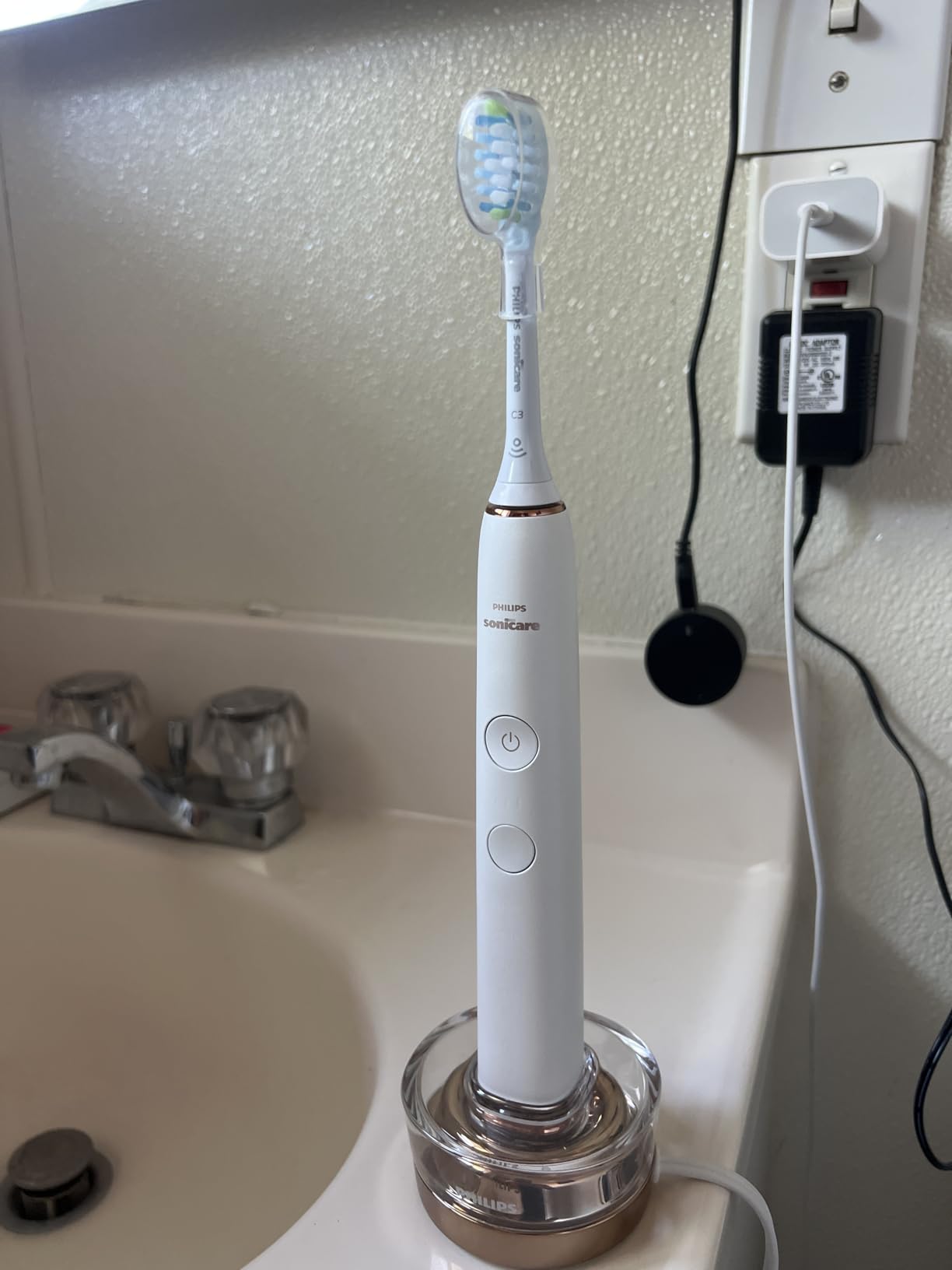 Philips Sonicare DiamondClean Smart 9300 Electric Toothbrush, Sonic Toothbrush with App, Pressure Sensor, Brush Head Detection, 4 Brushing Modes and 3 Intensity Levels, White, Model HX9903/05 Customer Review Philips Sonicare DiamondClean Smart 9300 Electric Toothbrush, Sonic Toothbrush with App, Pressure Sensor, Brush Head Detection, 4 Brushing Modes and 3 Intensity Levels, White, Model HX9903/05 - Customer Photo 3