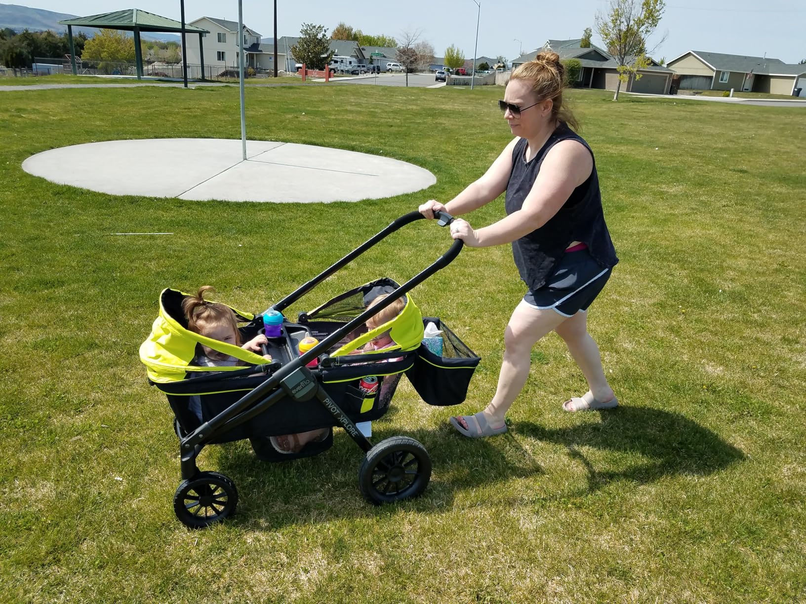 Evenflo Pivot Xplore Dreamz All-Terrain Stroller Wagon with Bassinet Insert (Jetsetter Black) Customer Review Evenflo Pivot Xplore Dreamz All-Terrain Stroller Wagon with Bassinet Insert (Jetsetter Black) - Customer Photo 1