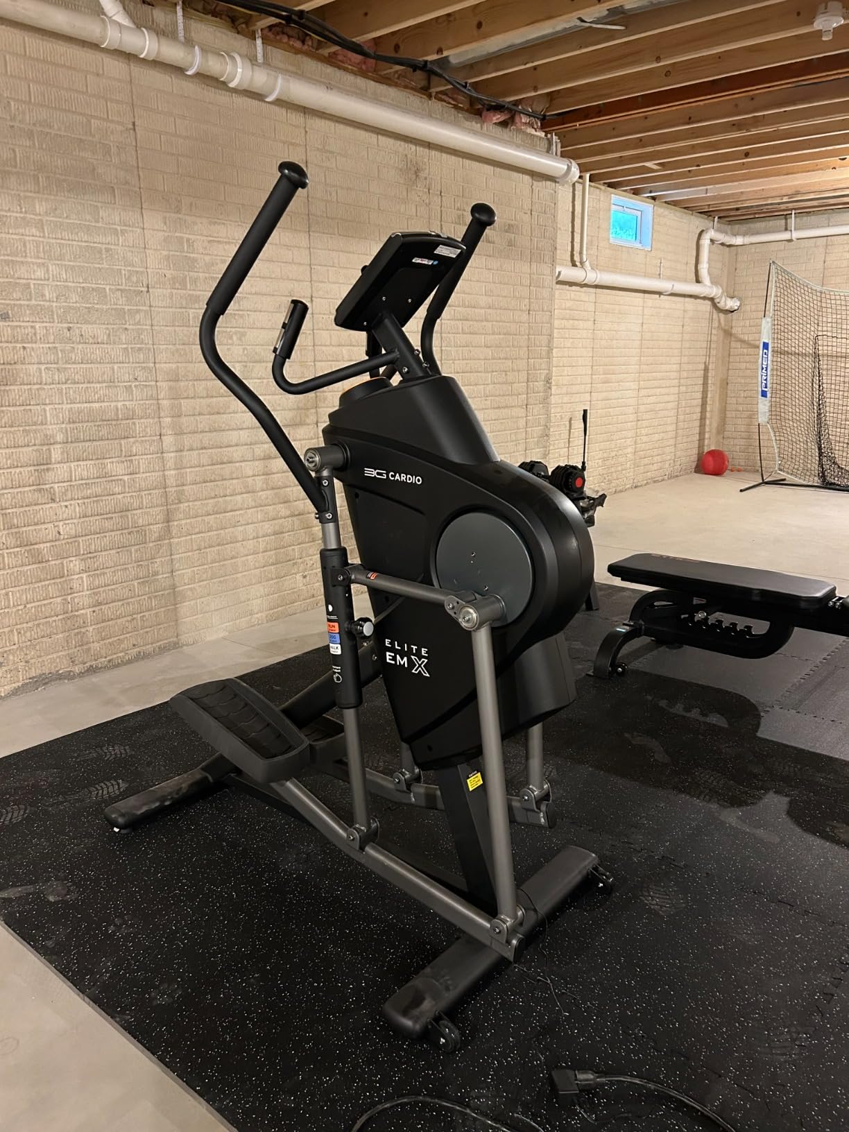 Elite EM X Elliptical Trainer Machine with 18 Elite EM X Elliptical Trainer Machine with 18