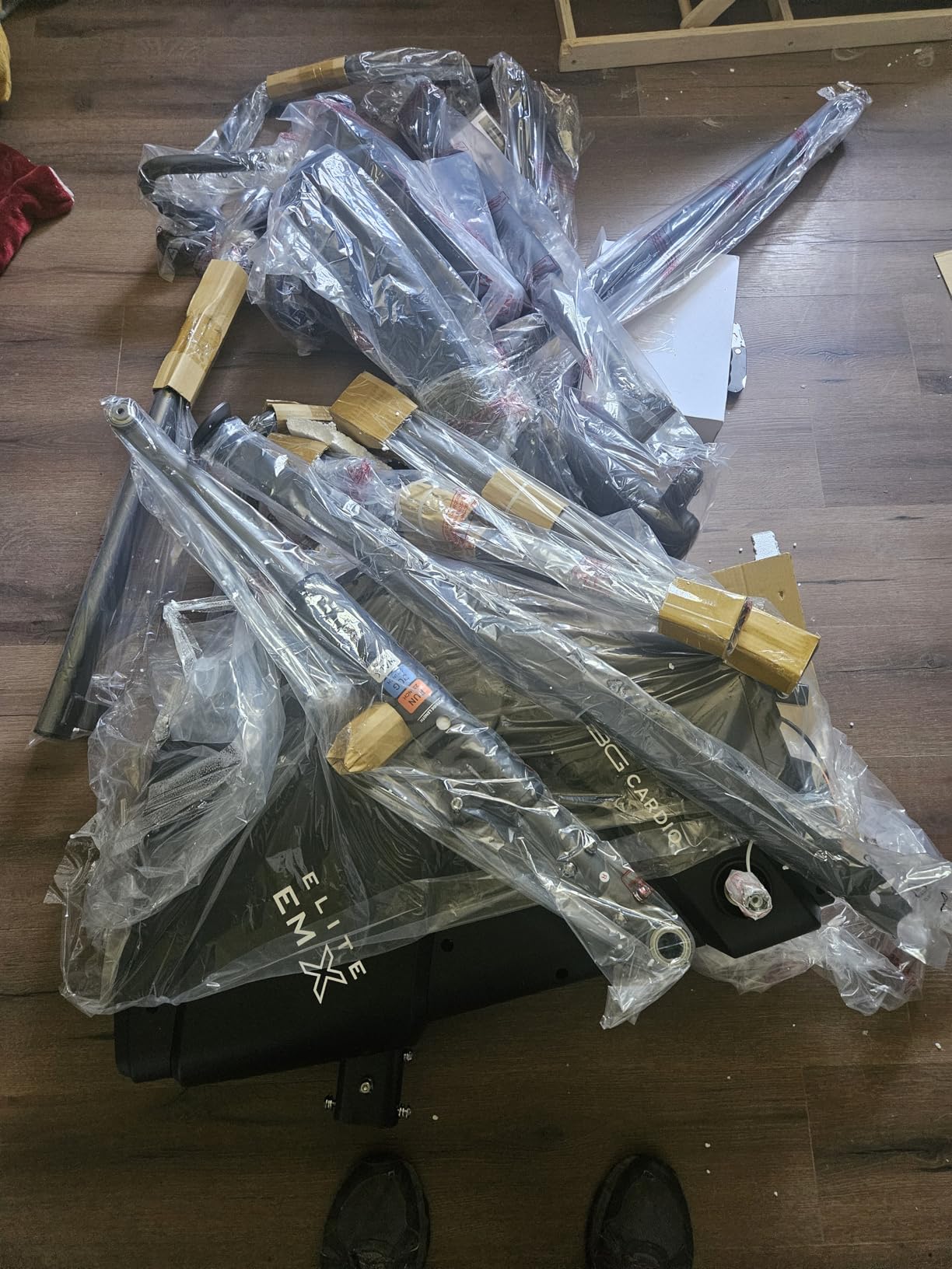 Elite EM X Elliptical Trainer Machine with 18 Elite EM X Elliptical Trainer Machine with 18